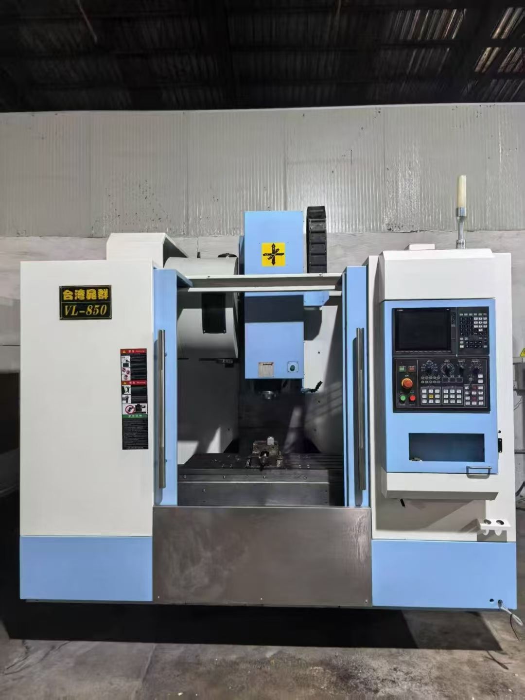 惊爆价双胞胎炬名V850三线滚柱导轨加工中心，新代22MA系统