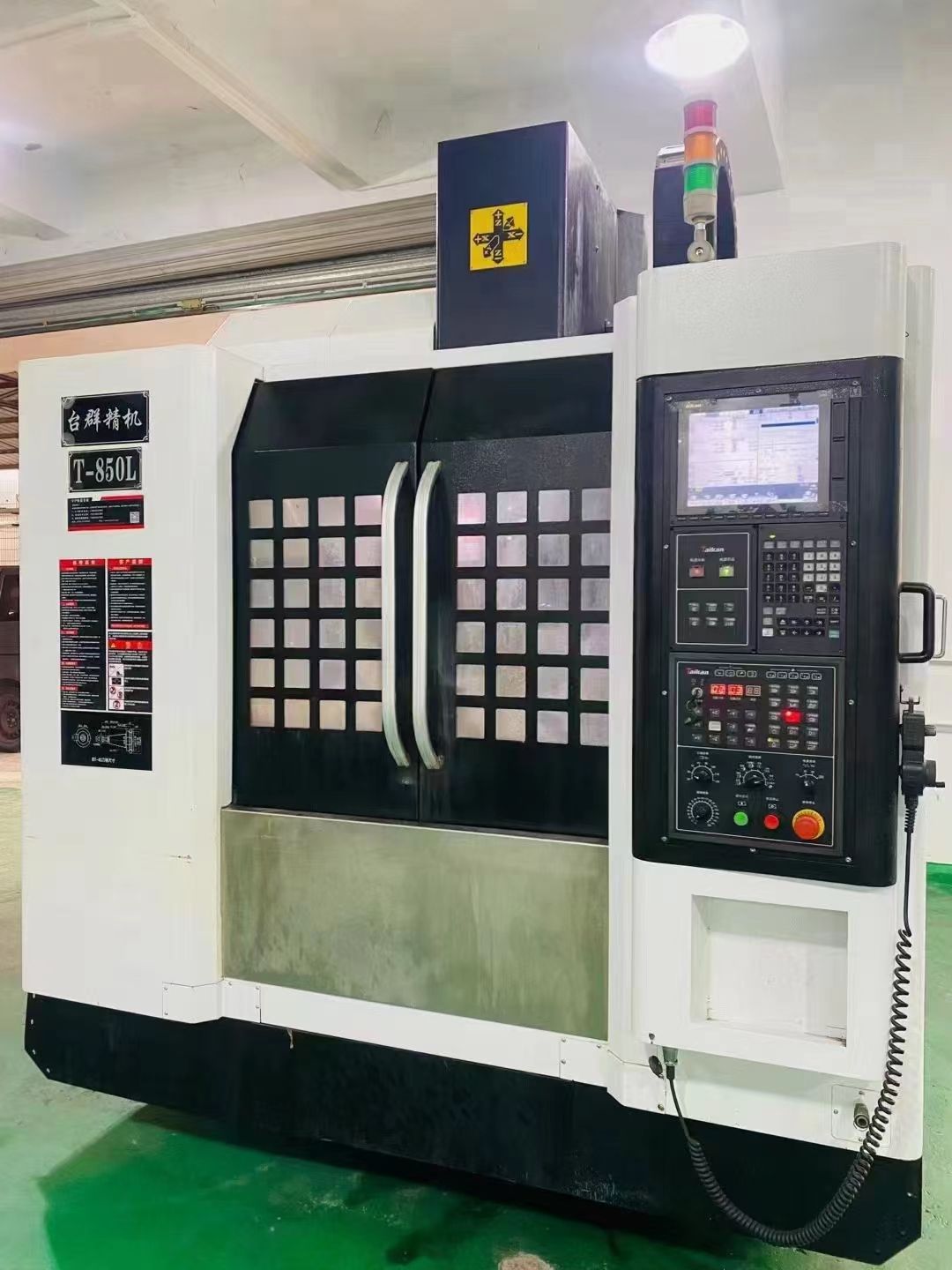 年台群850两线一硬三菱M80系统BT40主轴1万转三轴行程850/