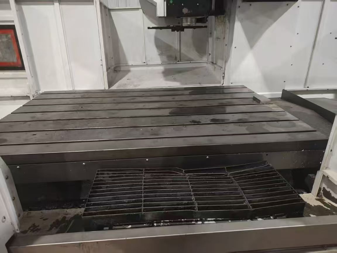 特价准新2016三线龙门加工中心，三菱M80系统，BT40主轴带24把