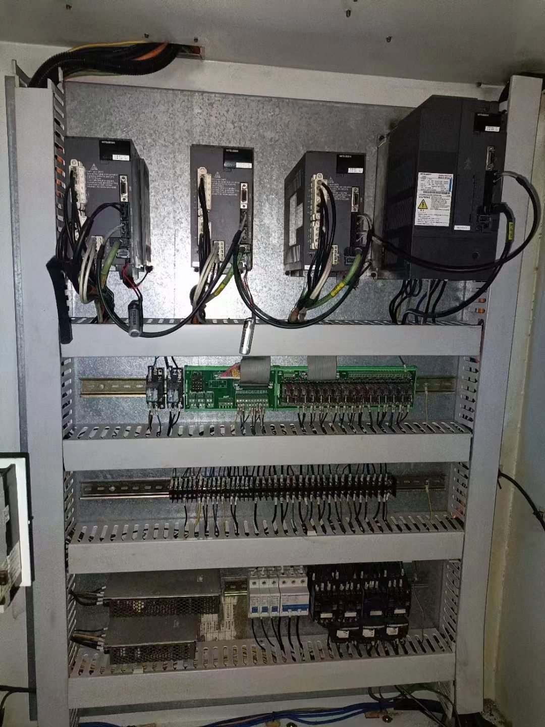 惊爆价盛鸿850三硬轨加工中心三菱M70系统24T机械刀库