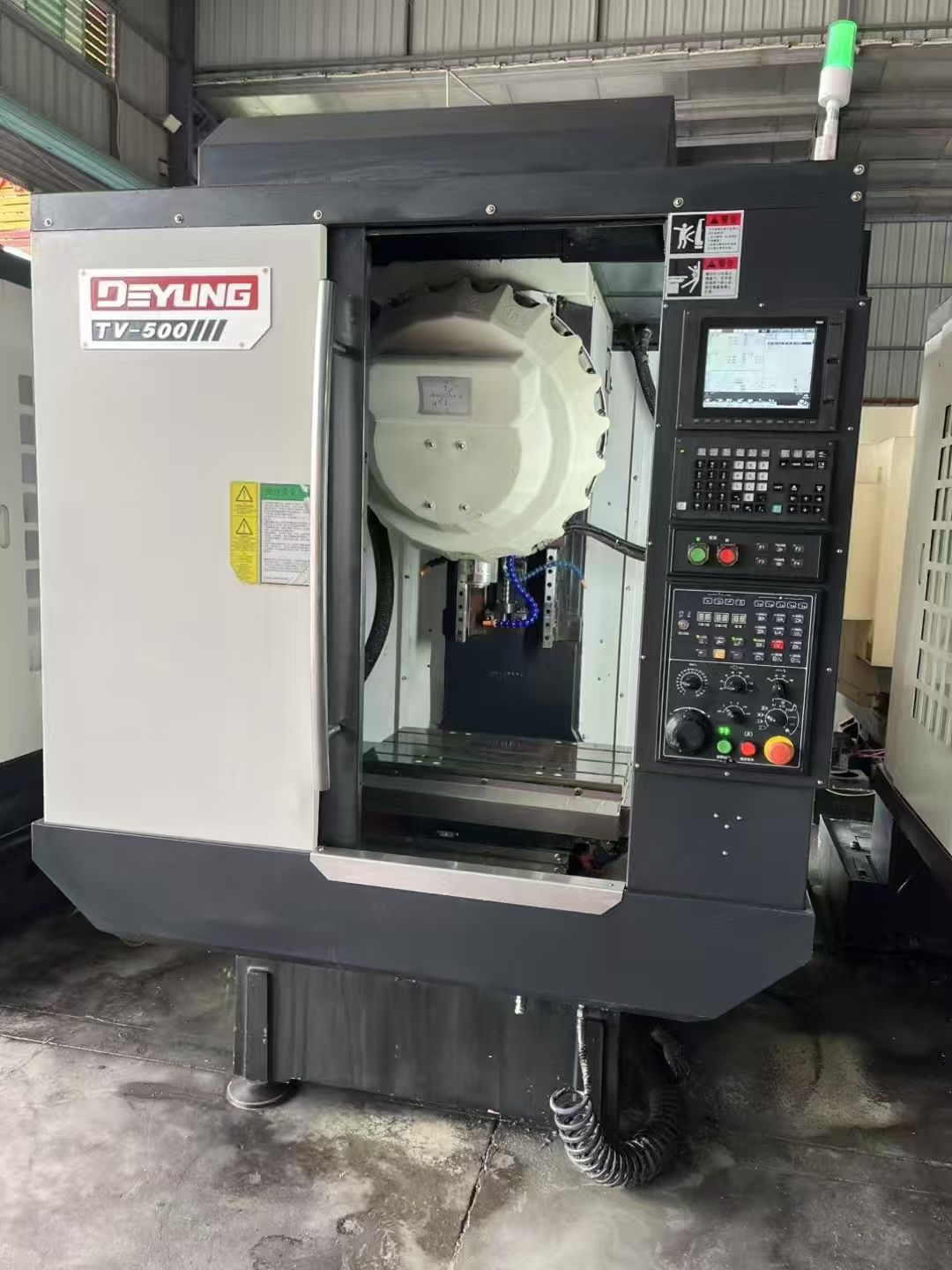 惊爆价双胞胎炬名V850三线滚柱导轨加工中心，新代22MA系统