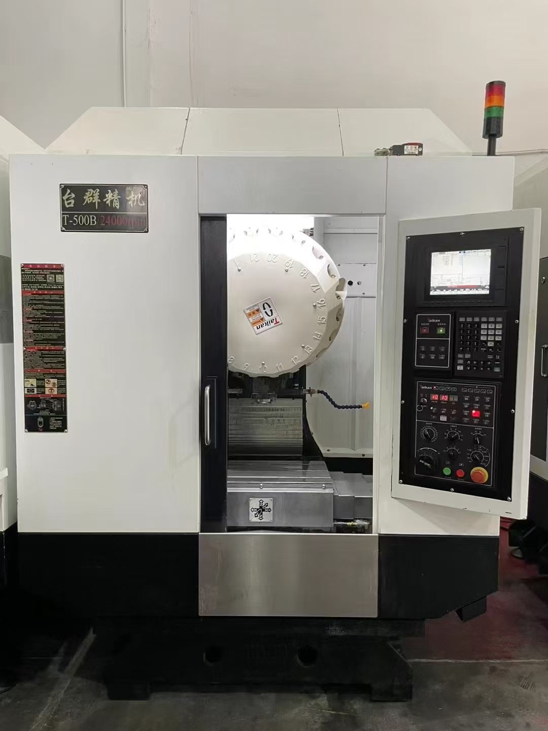 特价台湾协鸿1680三硬轨加工中心 大功率BT50主轴齿轮头