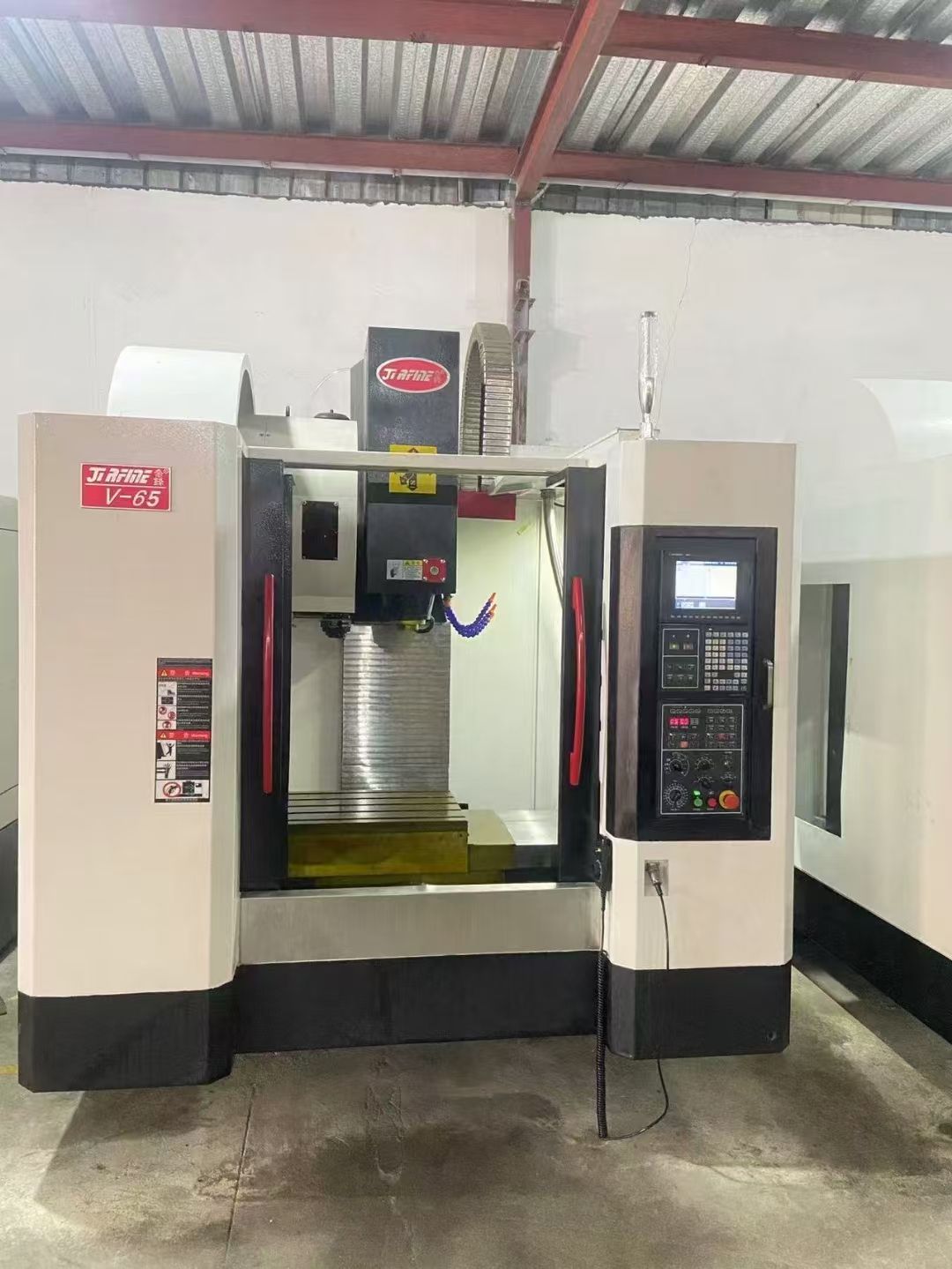 特价准新2016三线龙门加工中心，三菱M80系统，BT40主轴带24把