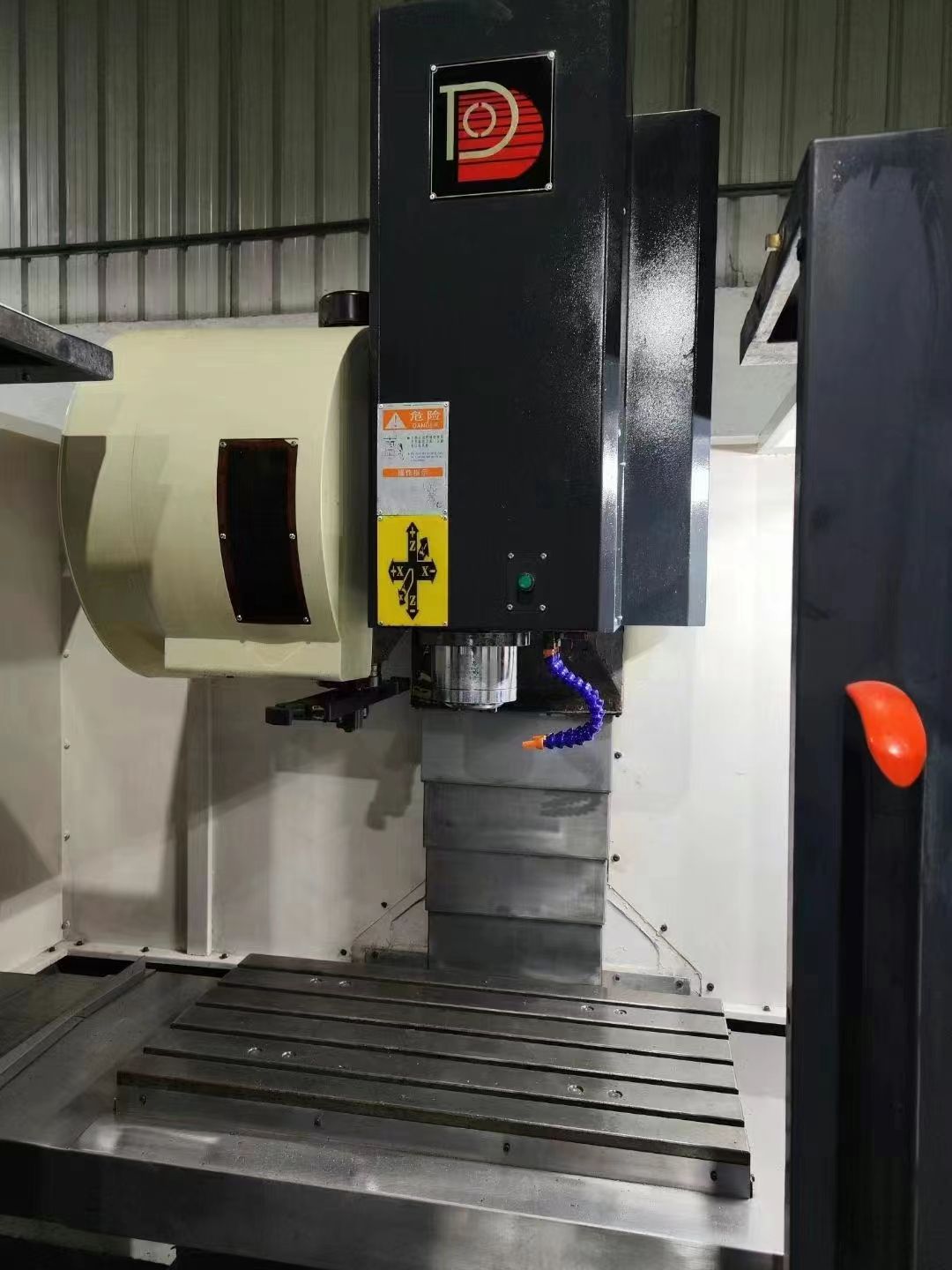 同款两台鼎泰850两线一硬加工中心，发那科OIMF系统，BT40主轴8