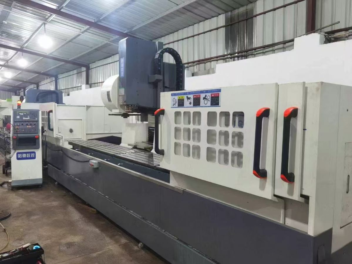 性价比顶高工厂在位T6钻攻中心两台，新代21ma