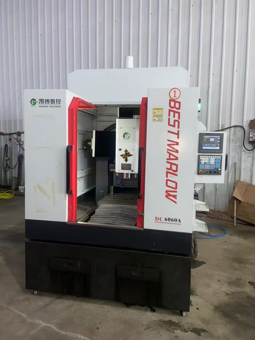 惊爆价9成新v1060三线轨加工中心，三轴45线轨，三菱*款M80系