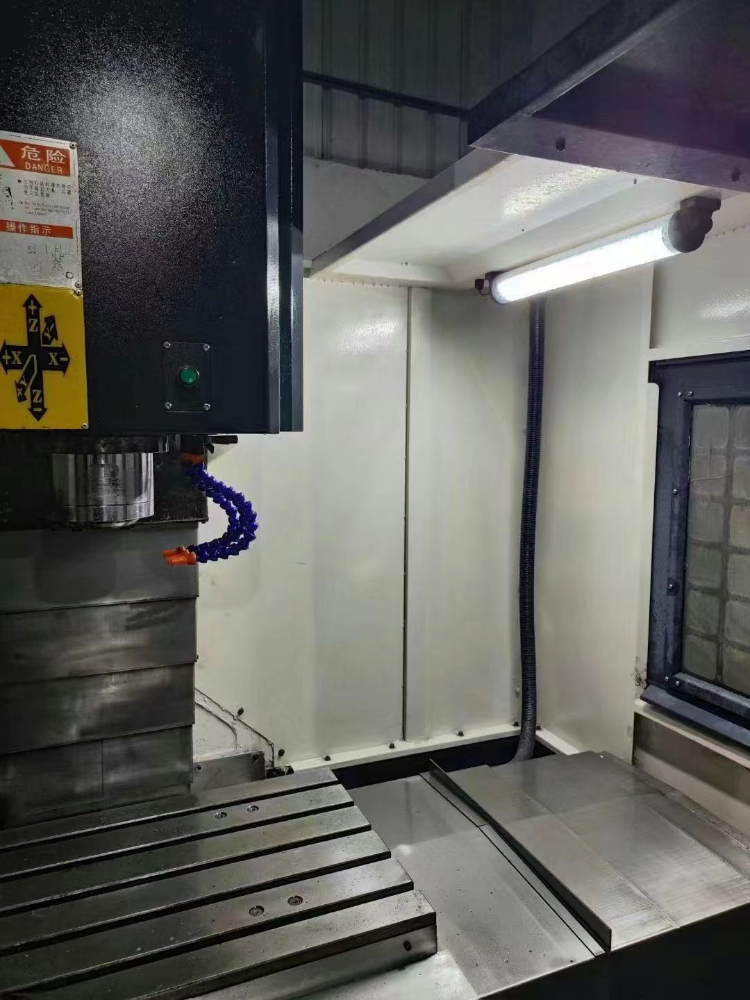 同款两台鼎泰850两线一硬加工中心，发那科OIMF系统，BT40主轴8