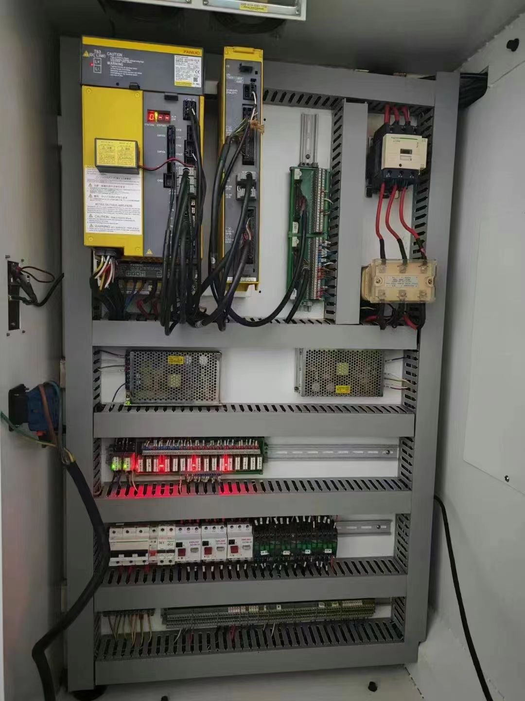 同款两台鼎泰850两线一硬加工中心，发那科OIMF系统，BT40主轴8