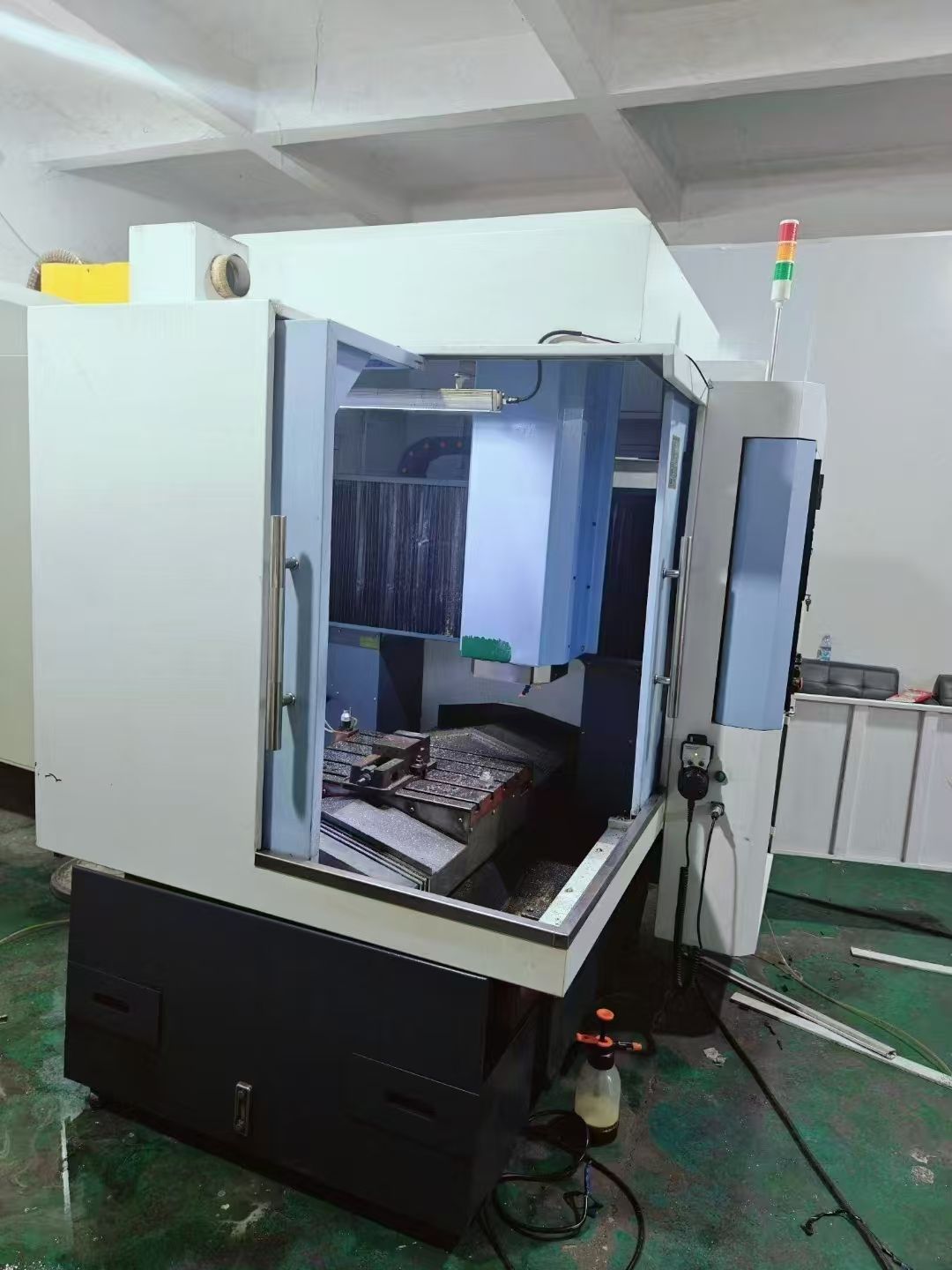 立扬1680加工中心，发那科MD系统，行程X1600-Y800-Z70