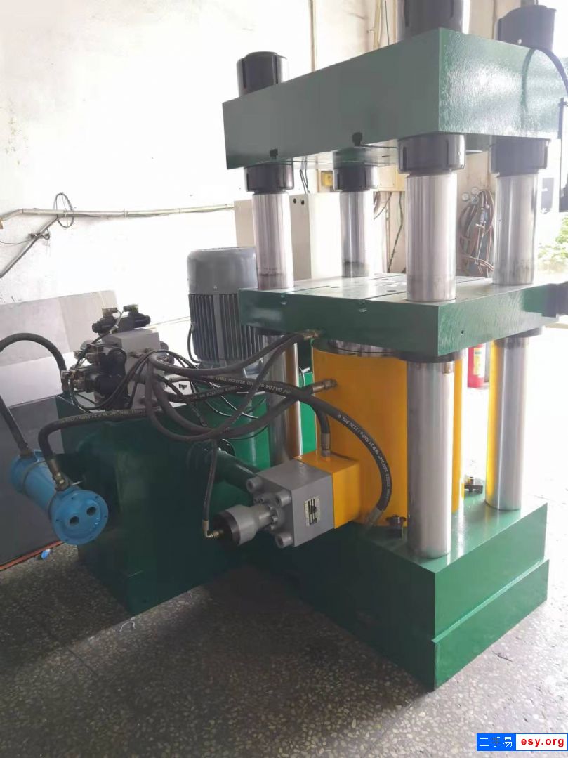 300吨四柱二手液压机油压机