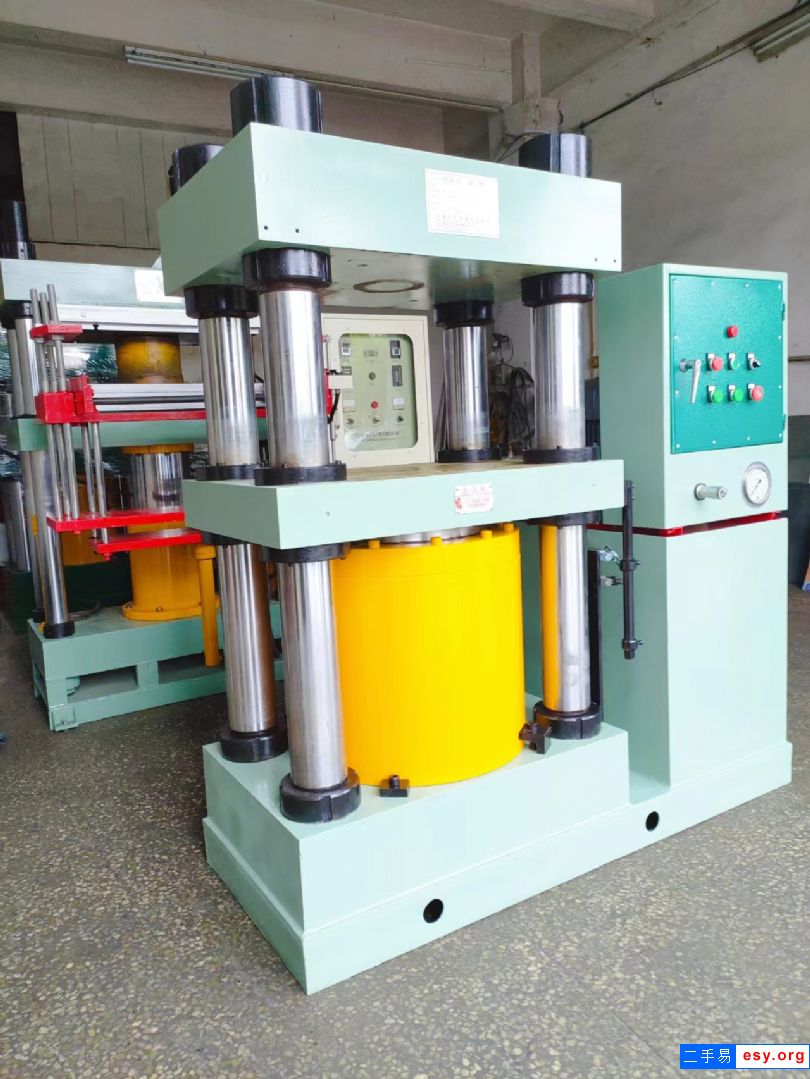 300吨四柱合模机液压机2台