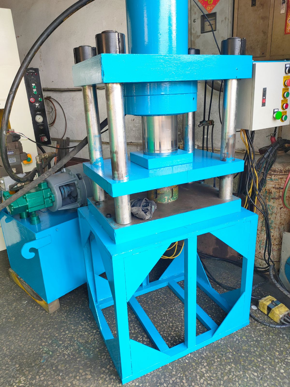 80吨四柱液压机出售