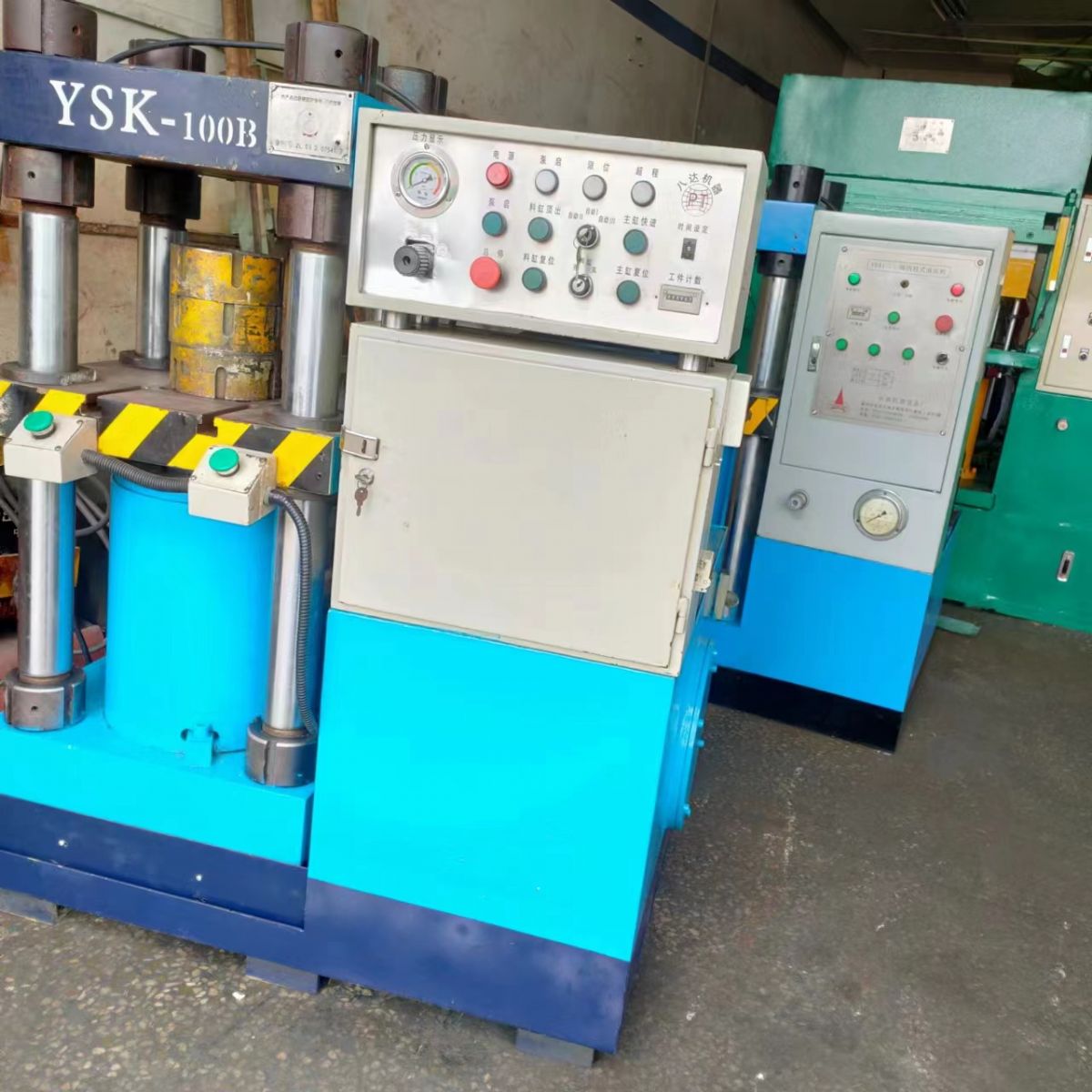 100吨二手液压机四柱油压机出售