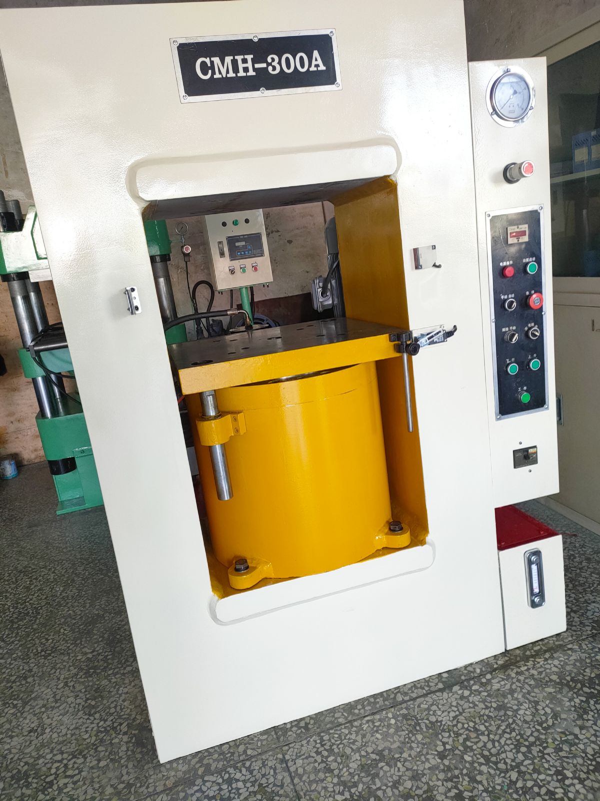 300吨二手油压机四柱式液压机