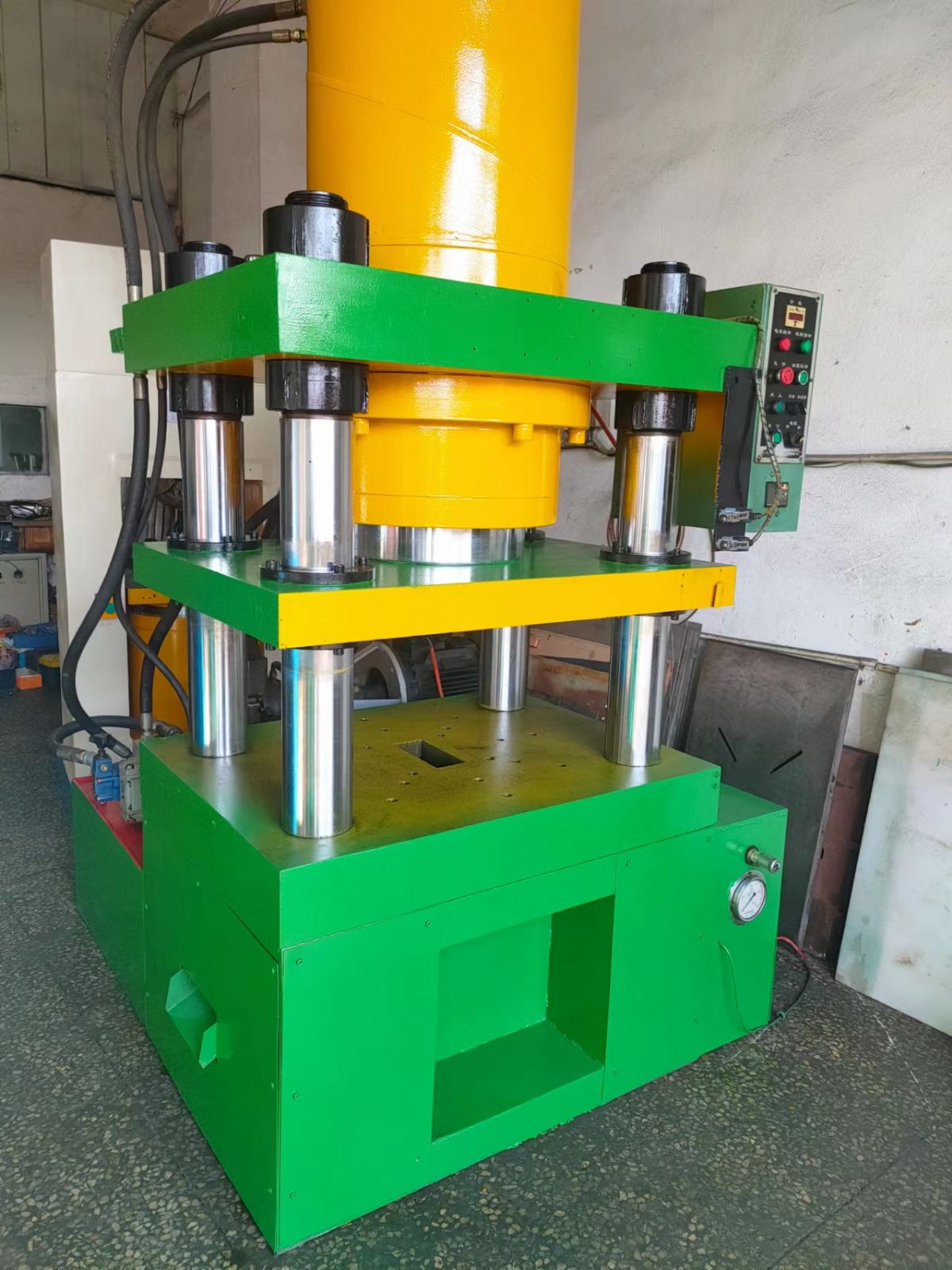 300吨二手液压机四柱上缸油压机