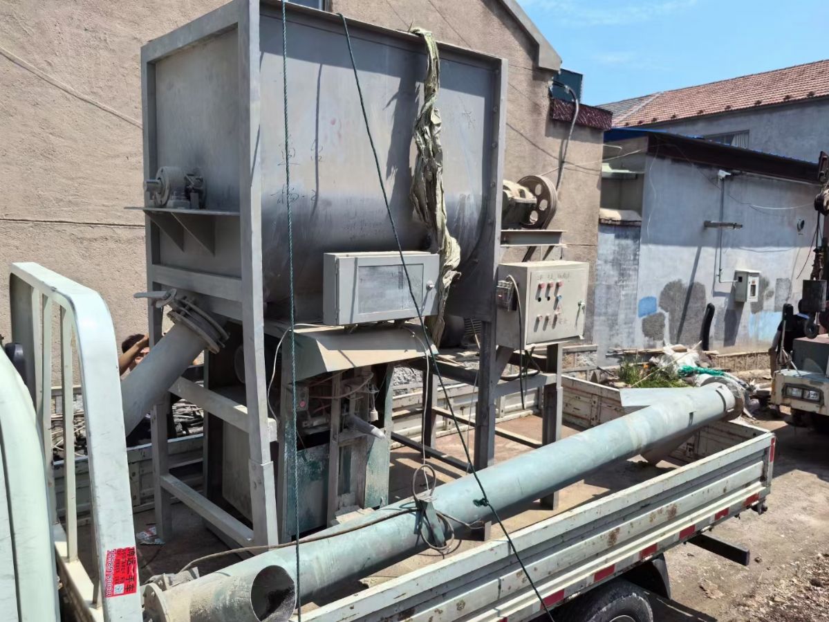 转让二手螺带混合机 一台容积1立方配蛟龙上料干粉螺带混合机