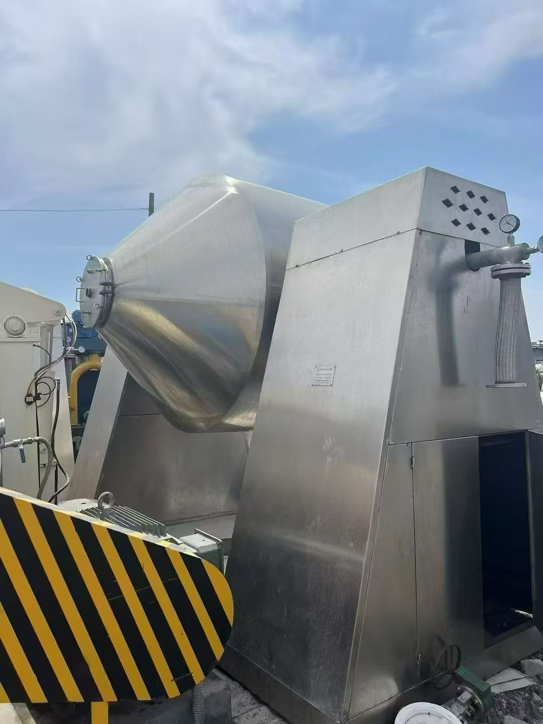 转让二手双锥干燥机 一台容积5000升材质316双锥真空回转干燥机