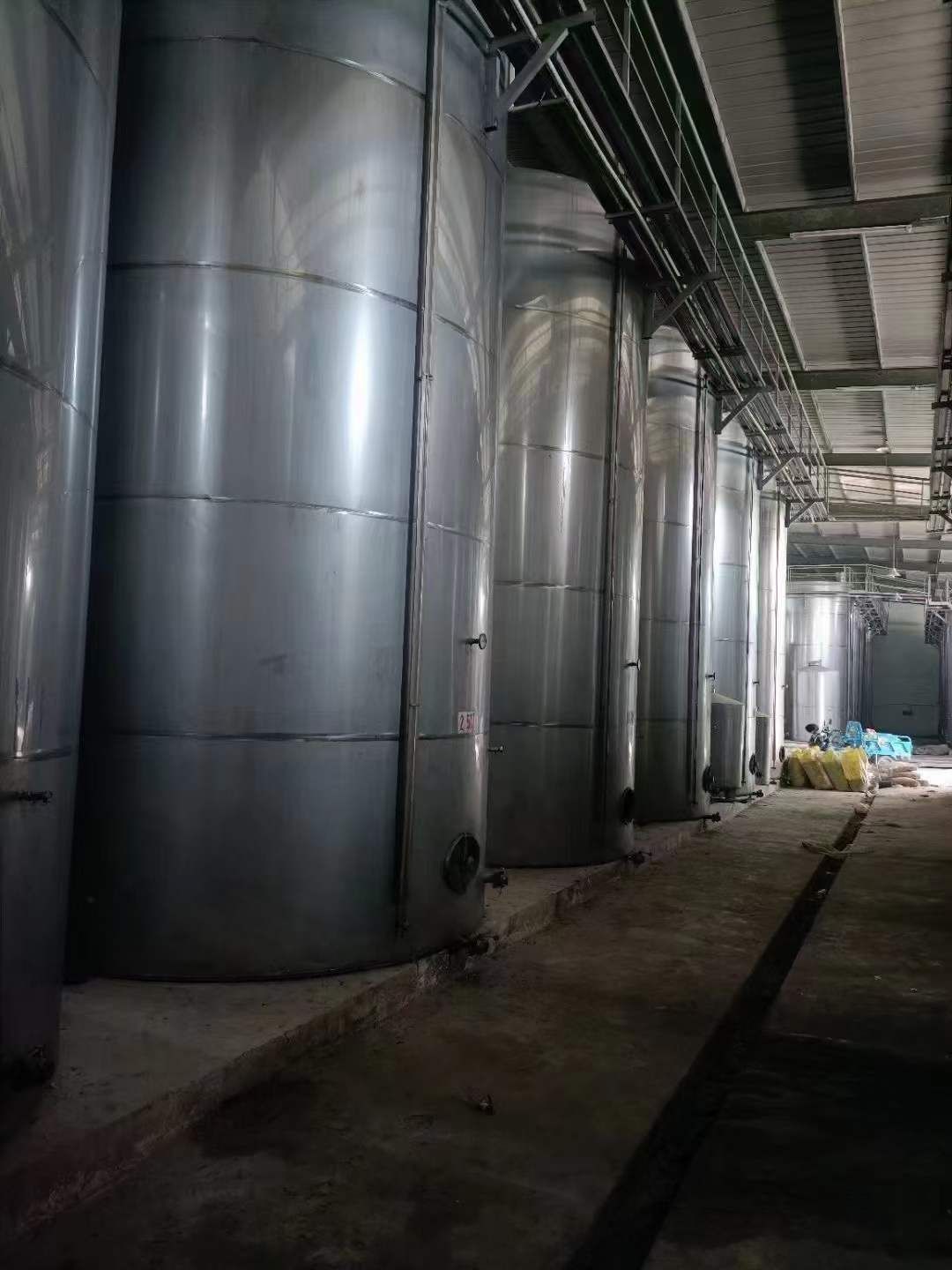 转让二手不锈钢储罐 48台容积50立方立式不锈钢储酒罐