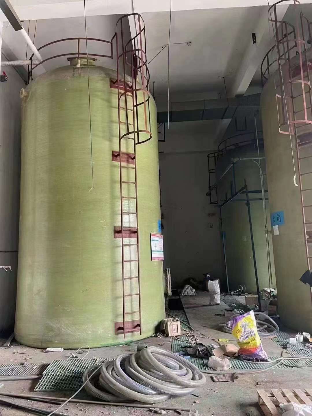 转让二手立式储水罐 6台5立方储水玻璃钢罐