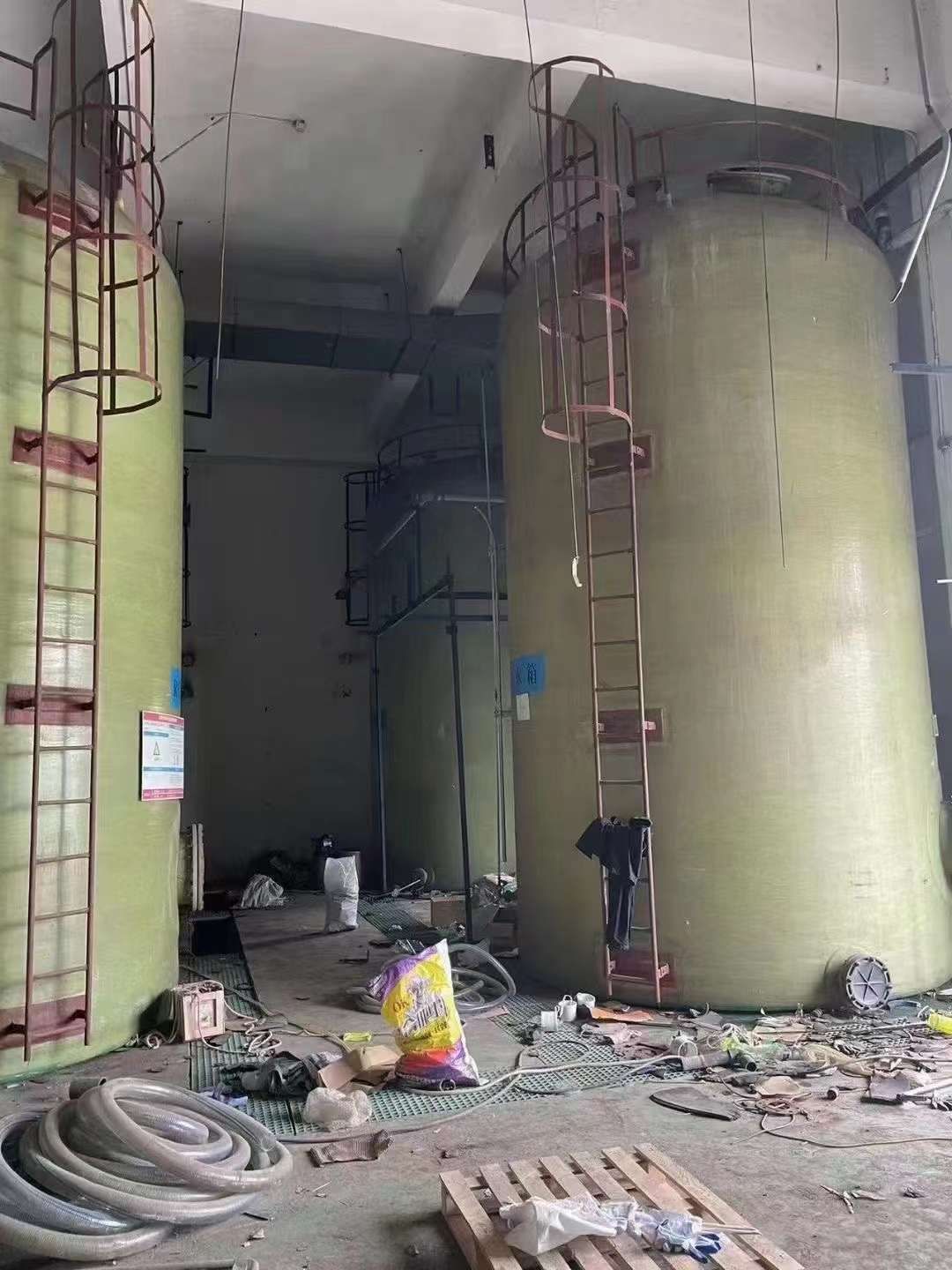 转让二手立式储水罐 6台5立方储水玻璃钢罐