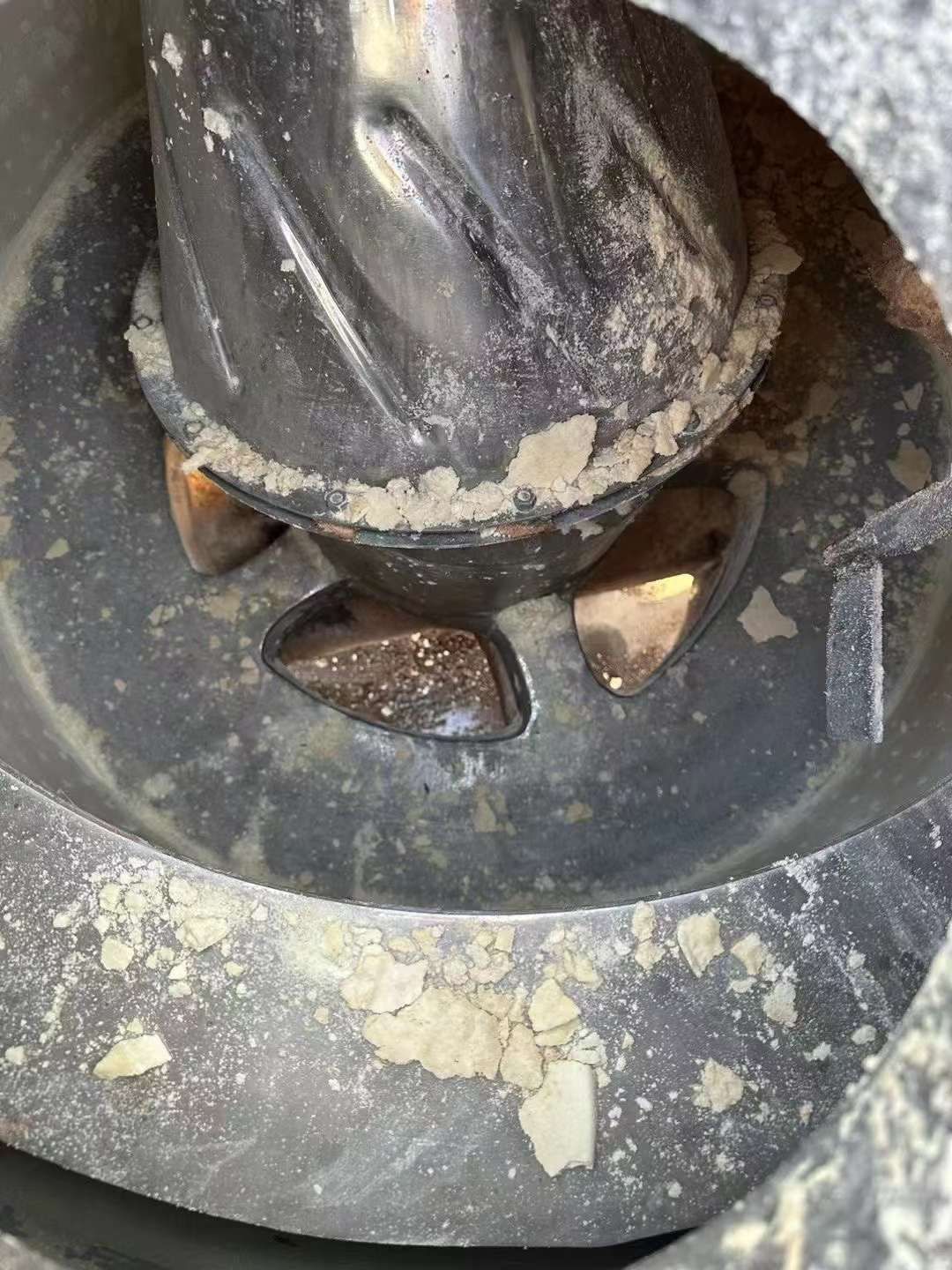 转让二手平板刮刀离心机 两台1000型华大产刮刀下卸料离心机