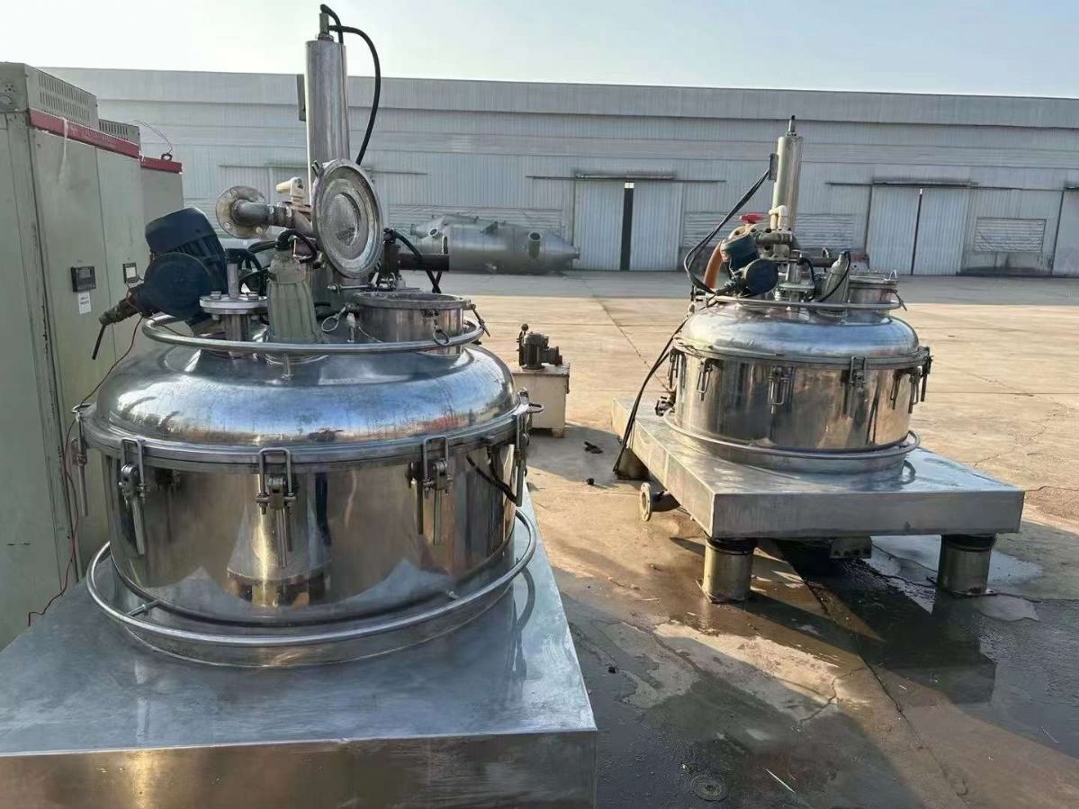 转让二手平板刮刀离心机 两台1000型华大产刮刀下卸料离心机