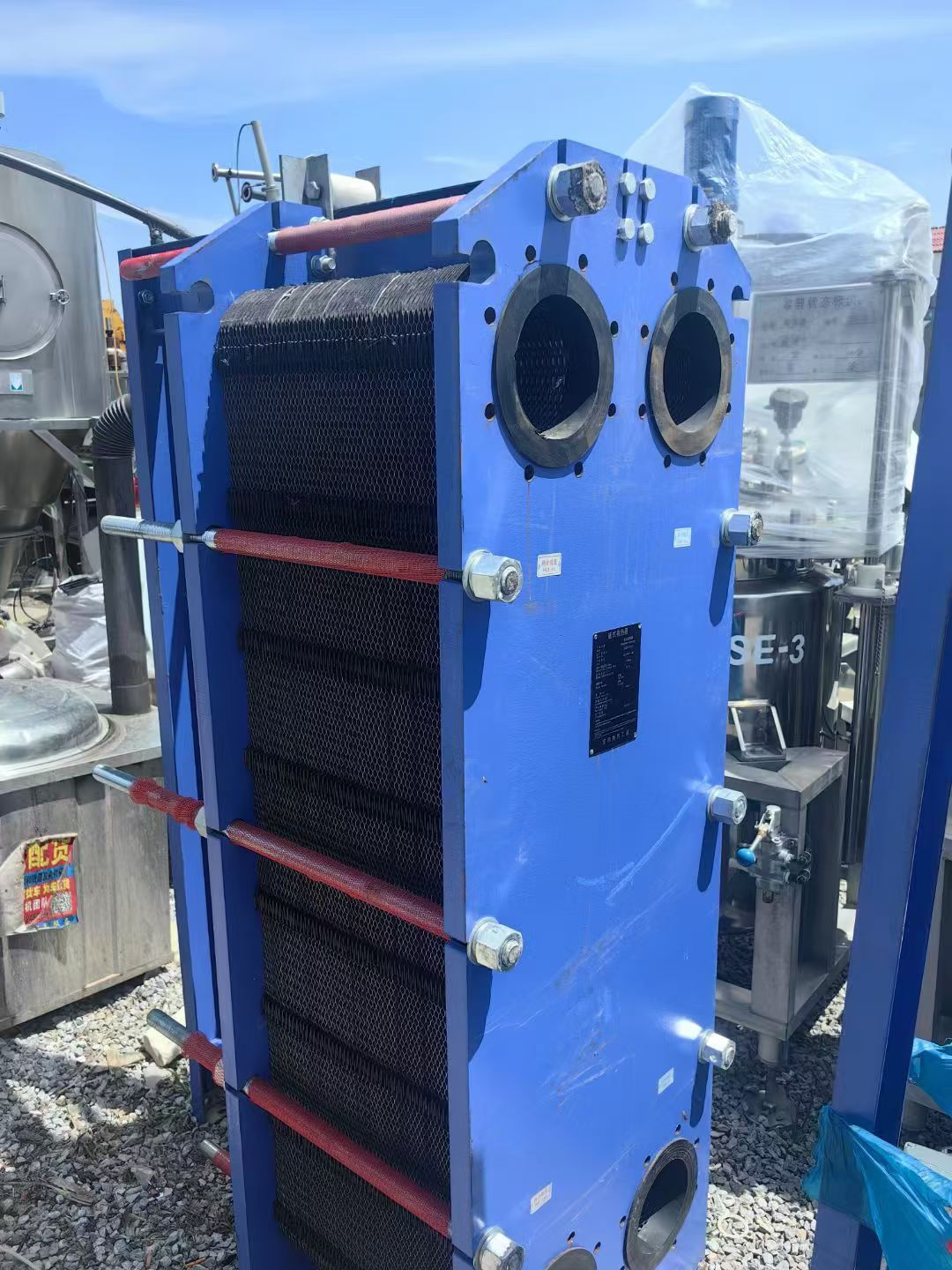 转让二手板式换热器 两台面积90平方钛材质板式换热器