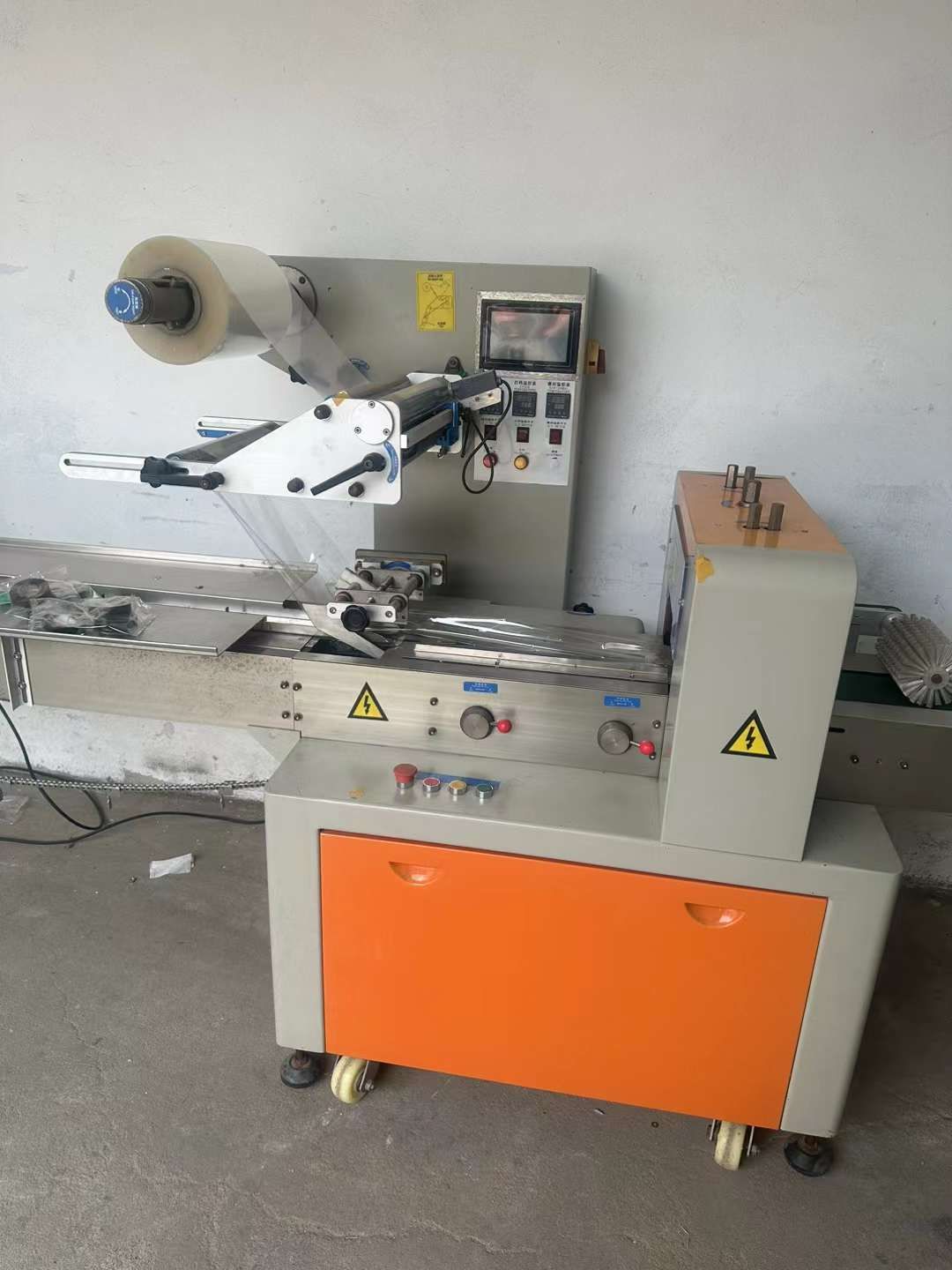 转让二手枕式包装机 一台350型上走膜枕式包装机