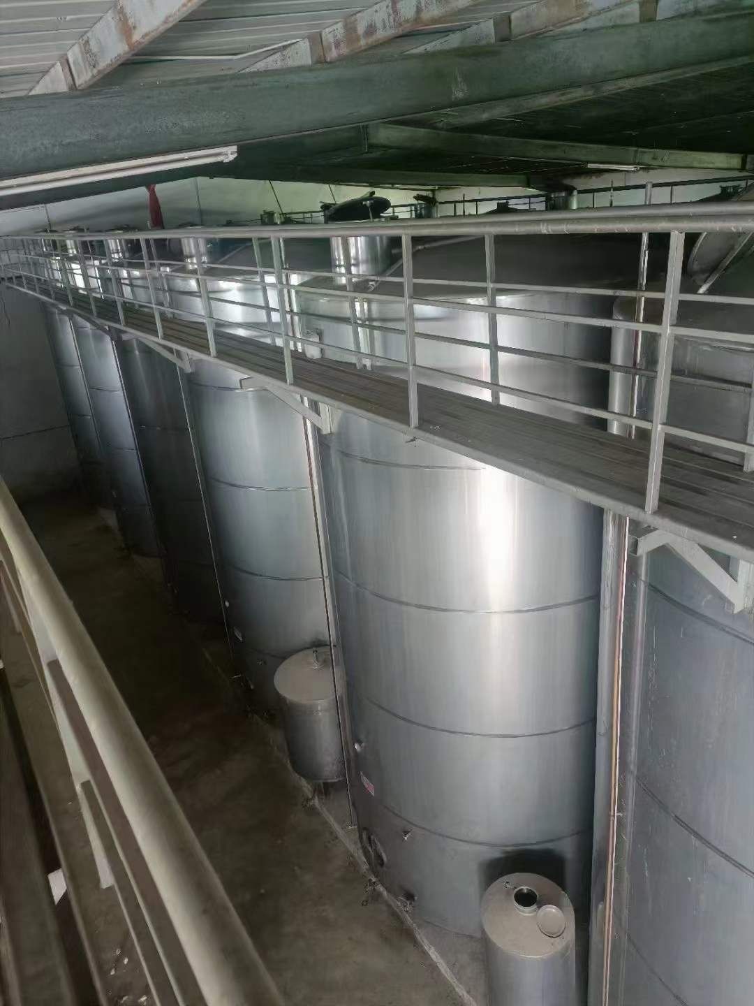 转让二手不锈钢储罐 48台容积50立方立式不锈钢储酒罐