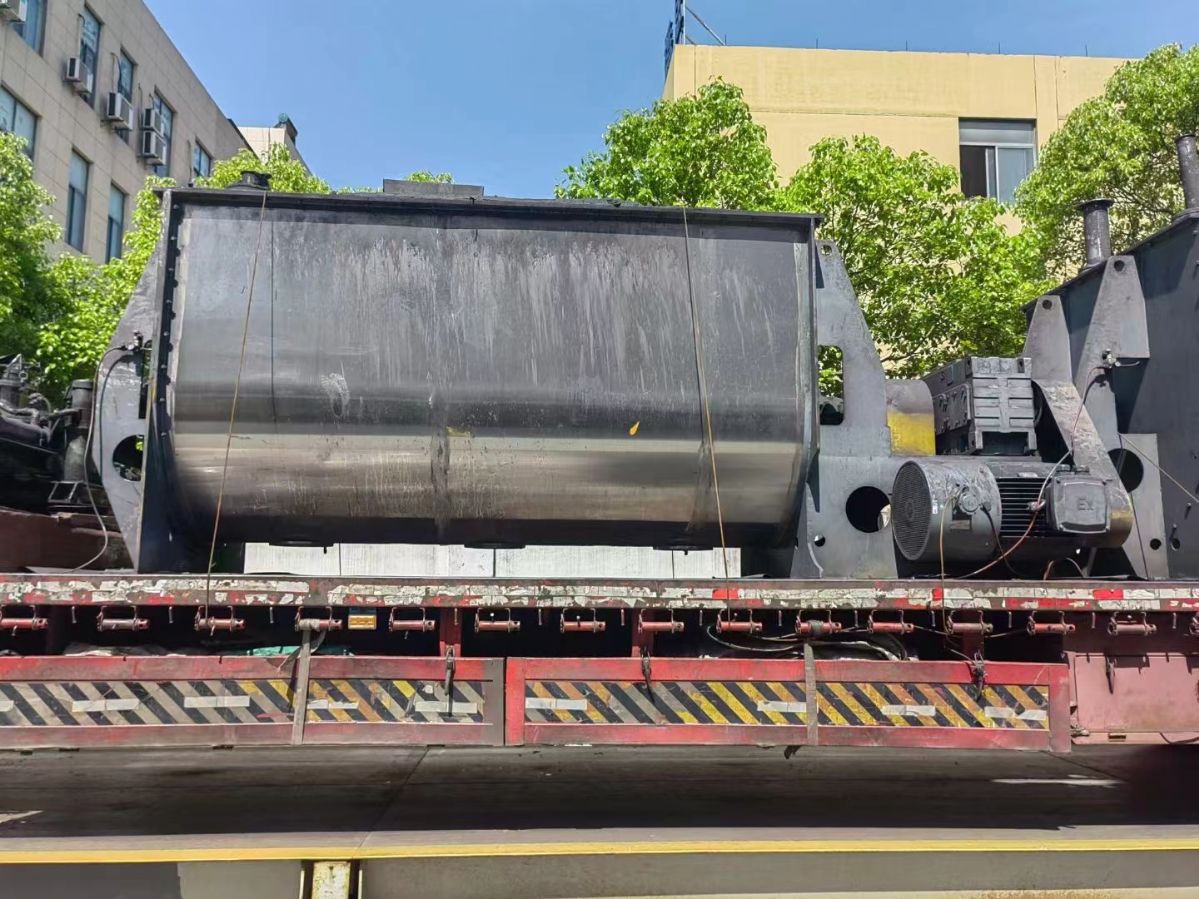 转让二手螺带混合机 两台10立方上海银鲨产重型螺带混合机