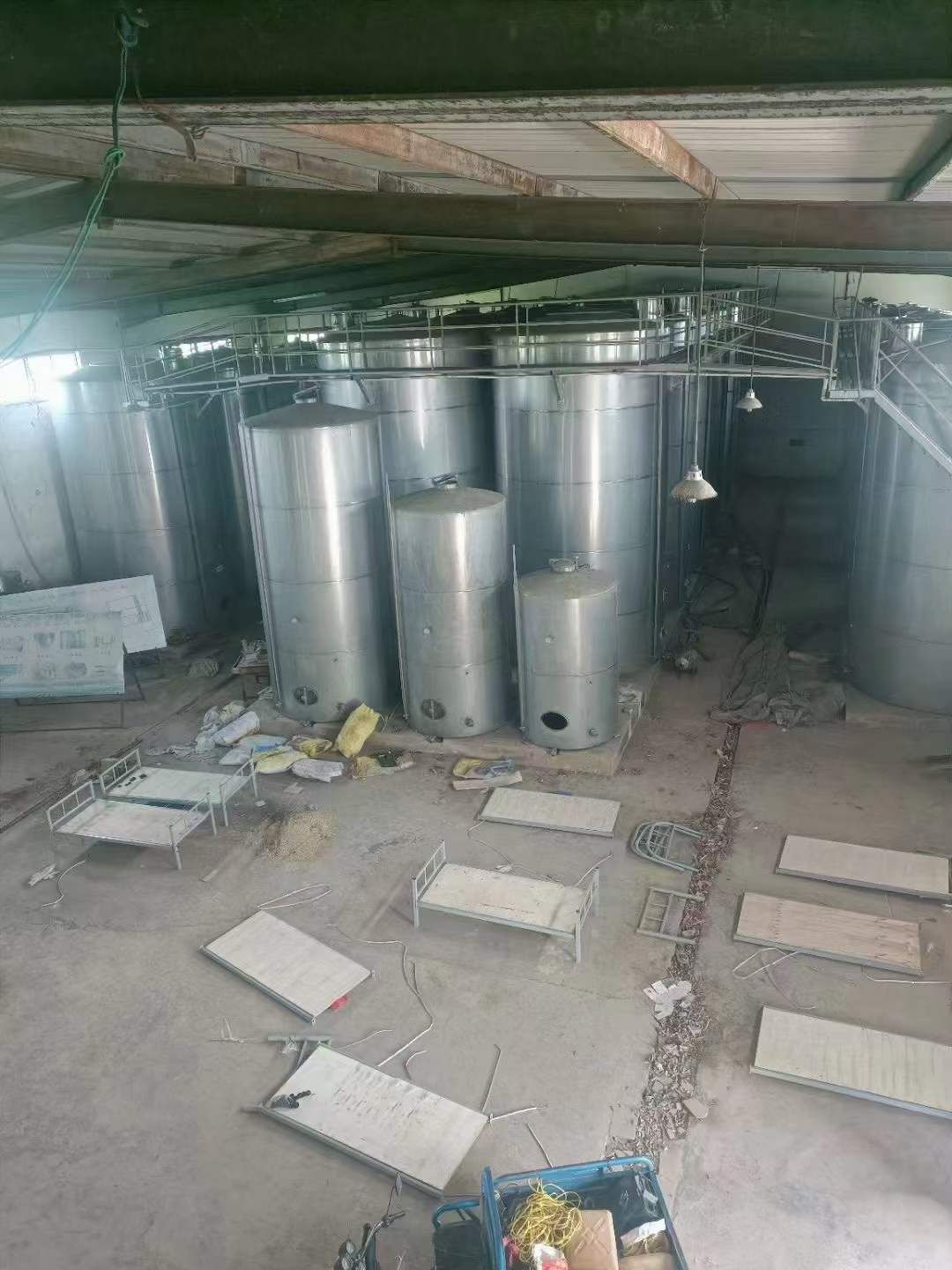 转让二手不锈钢储罐 48台容积50立方立式不锈钢储酒罐