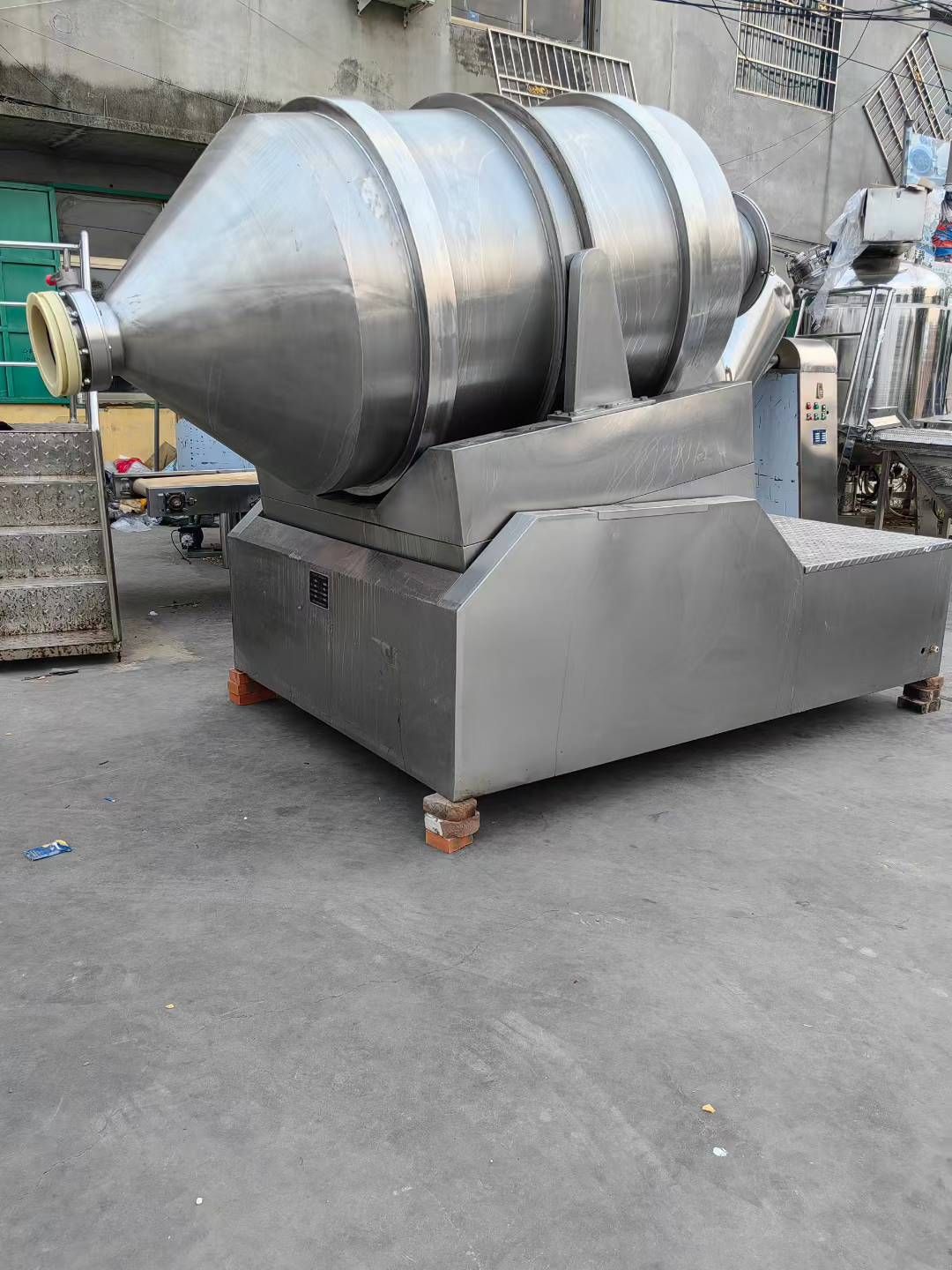 转让二手二维混合机 一台容积2000升变频调速二维运动混合机