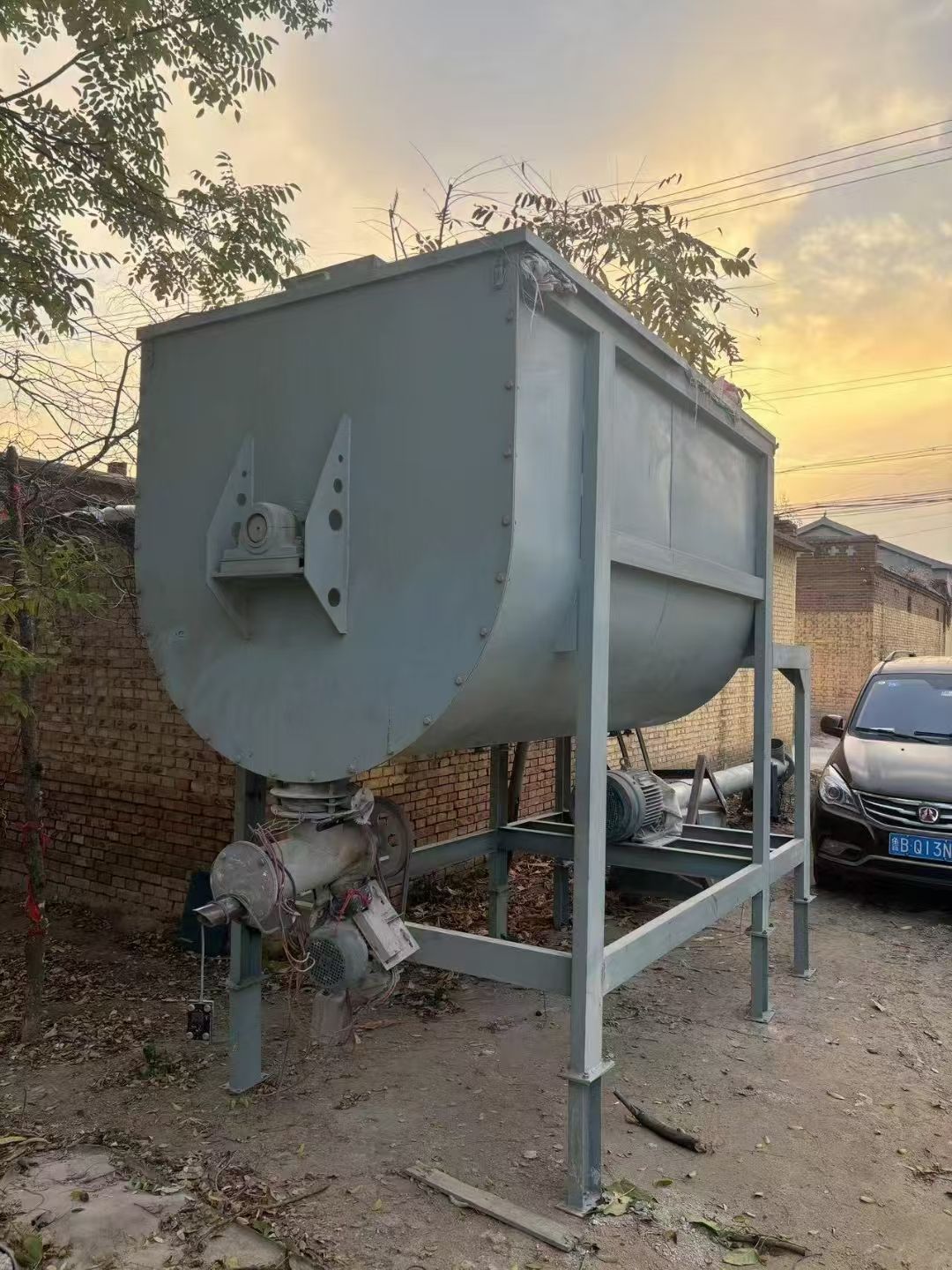 转让二手螺带混合机 一台容积5立方内不锈钢卧式螺带混合机