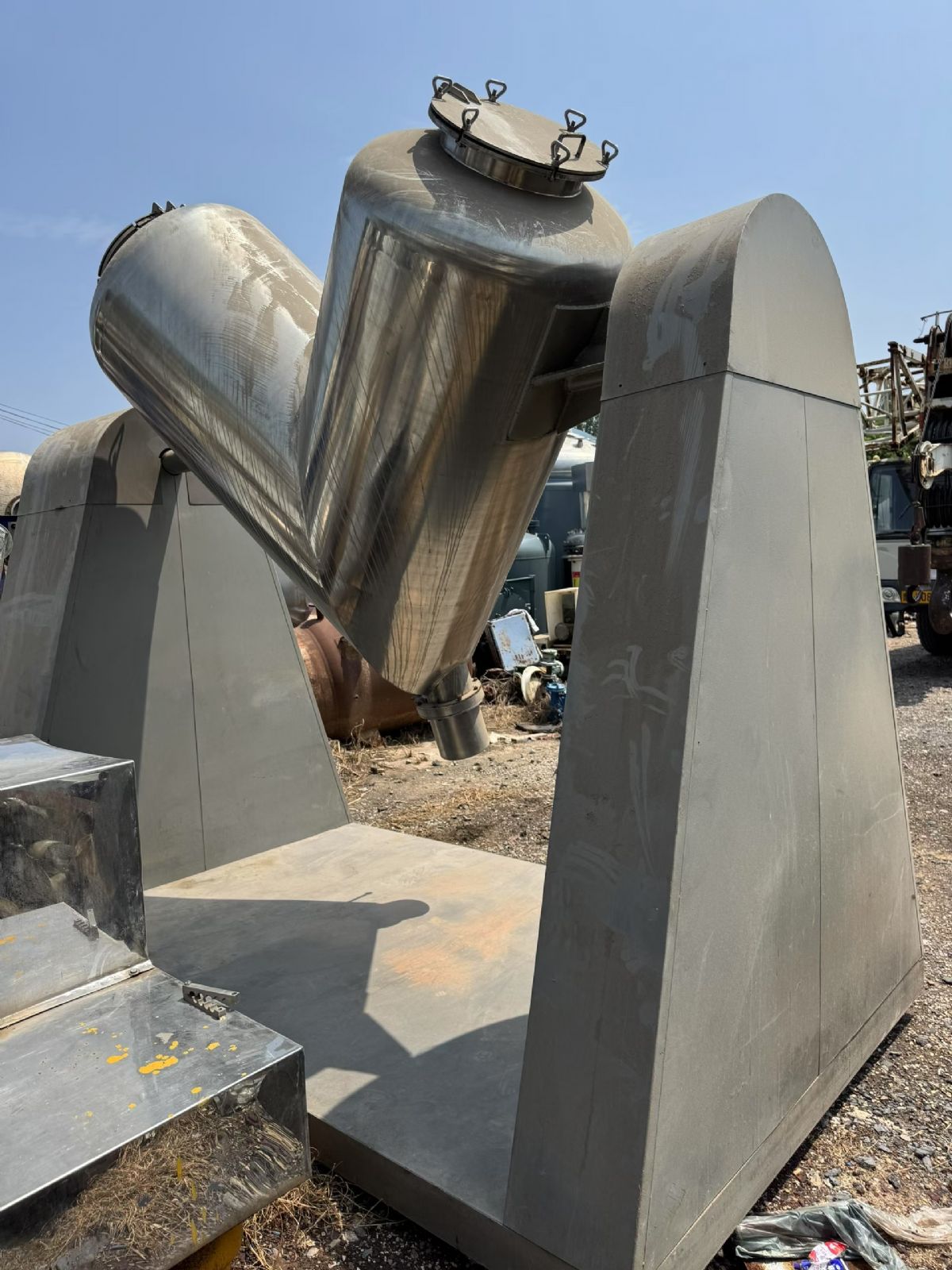 转让二手V型混合机 一台容积1000升变频调速高效V型混合机