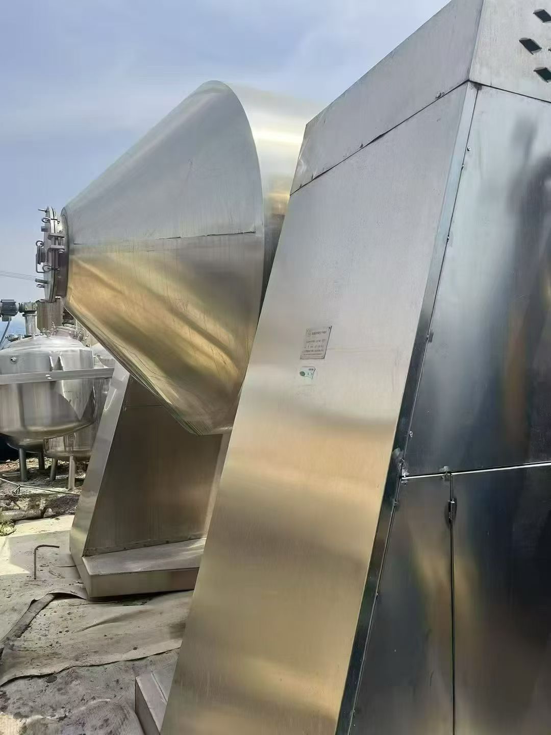 转让二手双锥干燥机 一台容积5000升材质316双锥真空回转干燥机