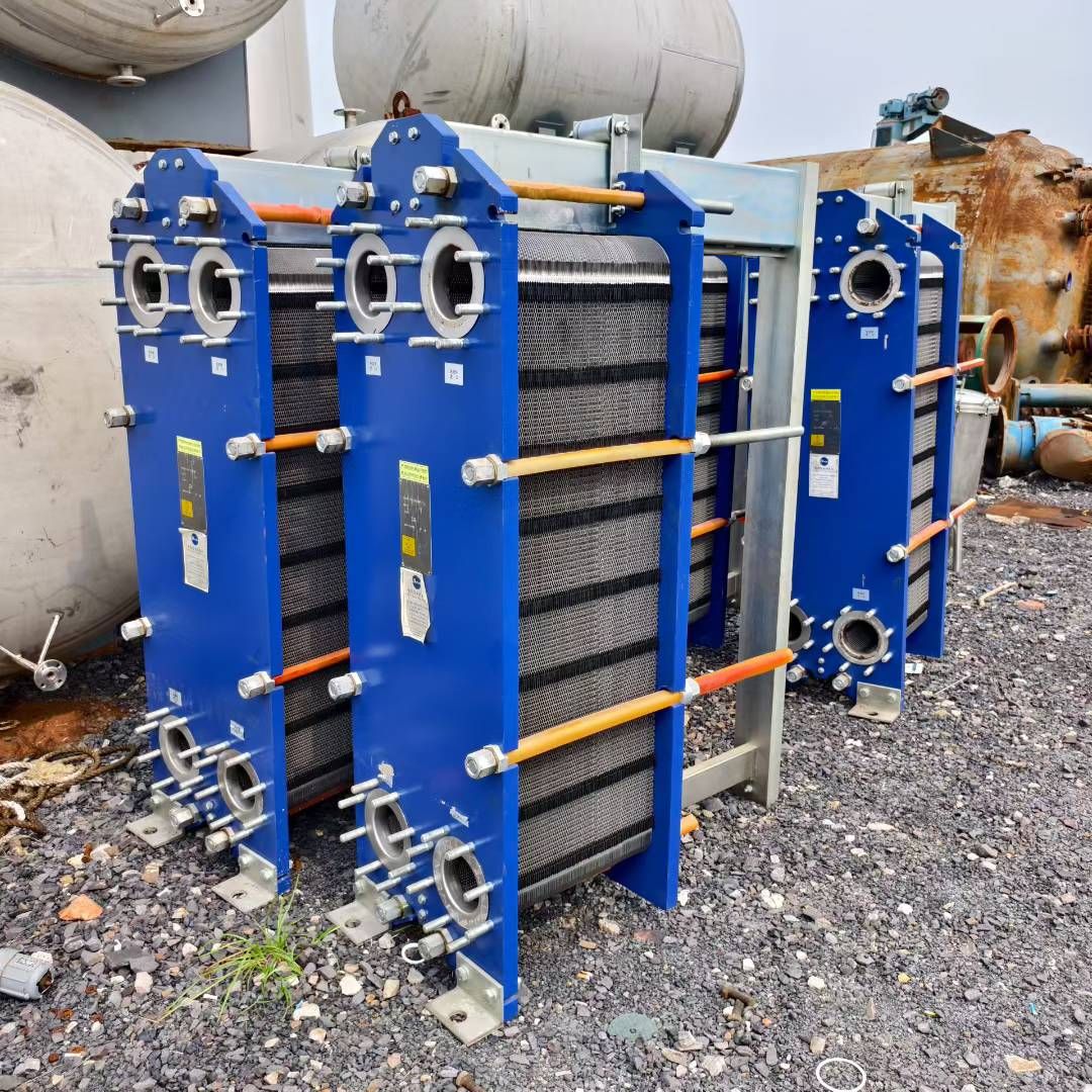 转让二手板式换热器 三台面积100平方内不锈钢板式换热器