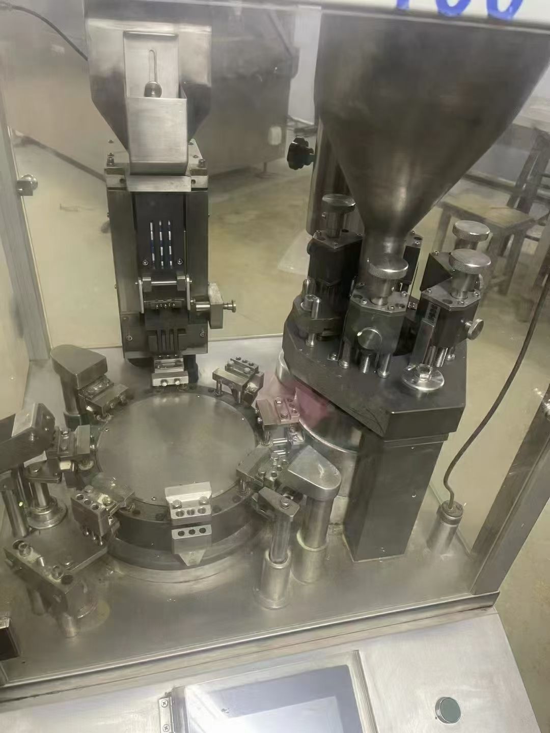 转让二手胶囊填充机 一套400型配2套模具胶囊填充机