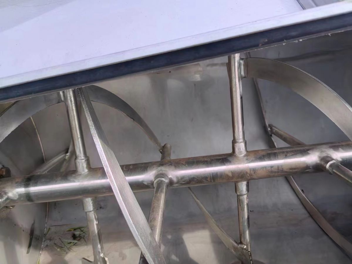 转让二手螺带混合机 一台容积600L食品级卧式螺带混合机