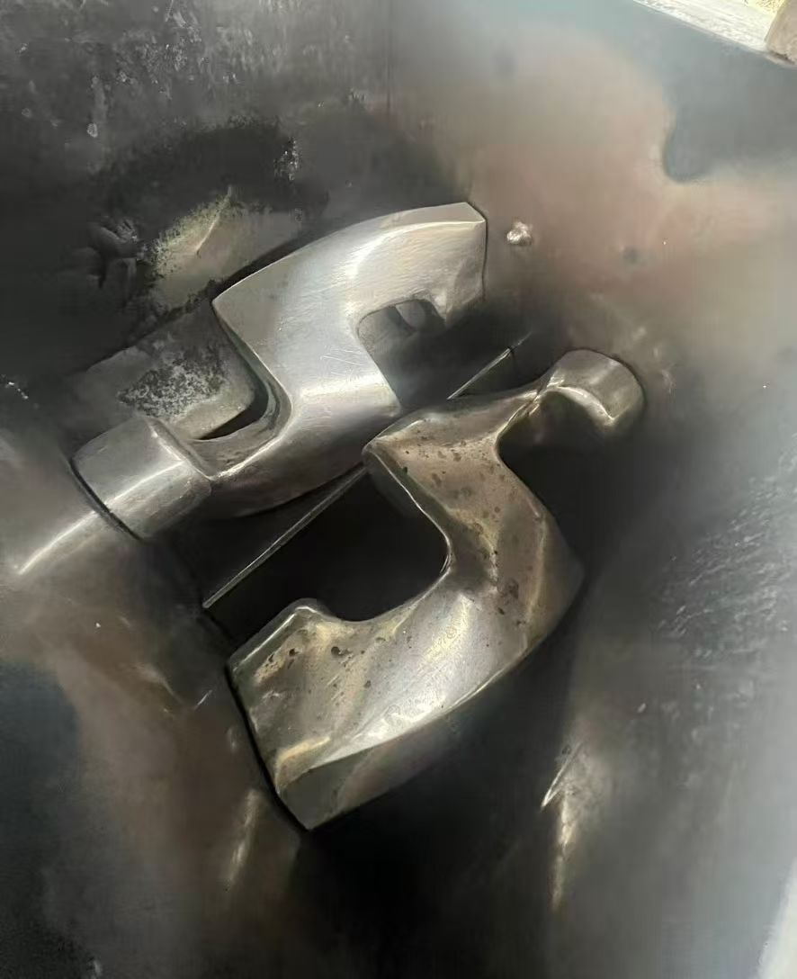 转让二手翻缸捏合机 一台容积50升南通密炼产液压翻缸真空捏合机