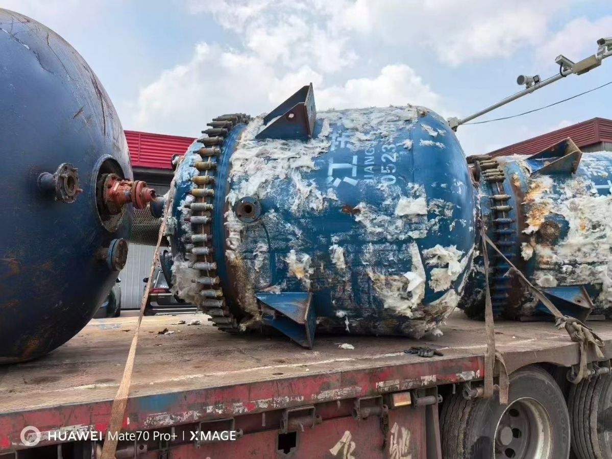 转让二手搪瓷反应釜 容积2000升-3000升江苏杨阳产带手续搪瓷反应