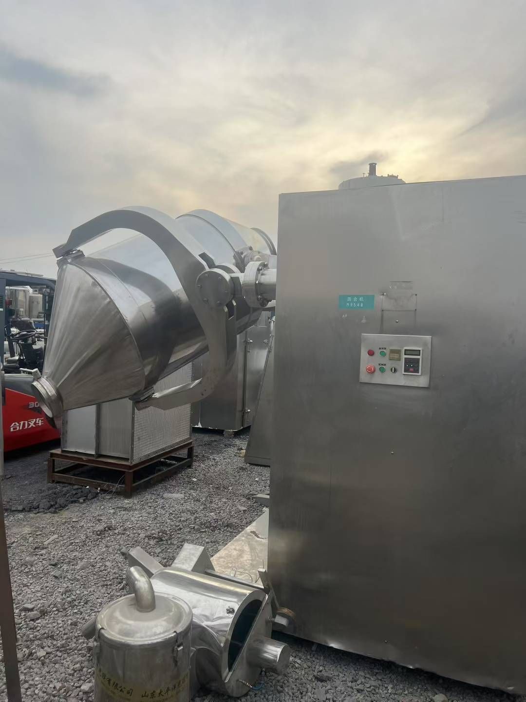 转让二手三维混合机 一台容积1500升变频调速三维运动混合机