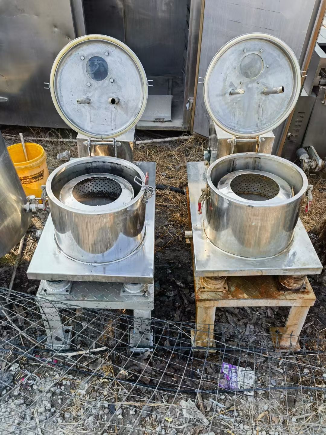 转让二手平板离心机。两台直径30实验型平板式密闭离心机