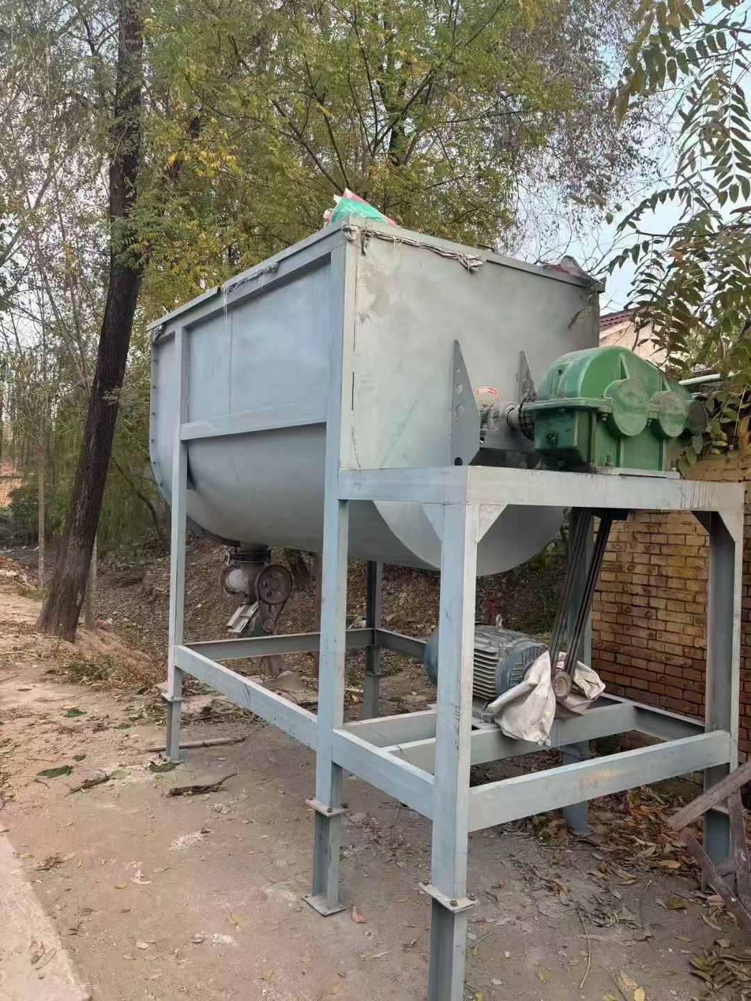 转让二手螺带混合机 一台容积5立方内不锈钢卧式螺带混合机