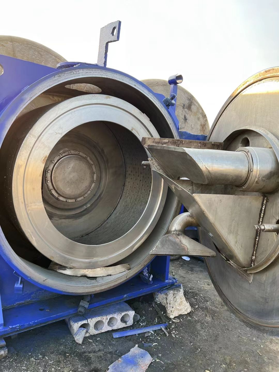 转让二手刮刀离心机 两台1250型华大产卧式刮刀离心机