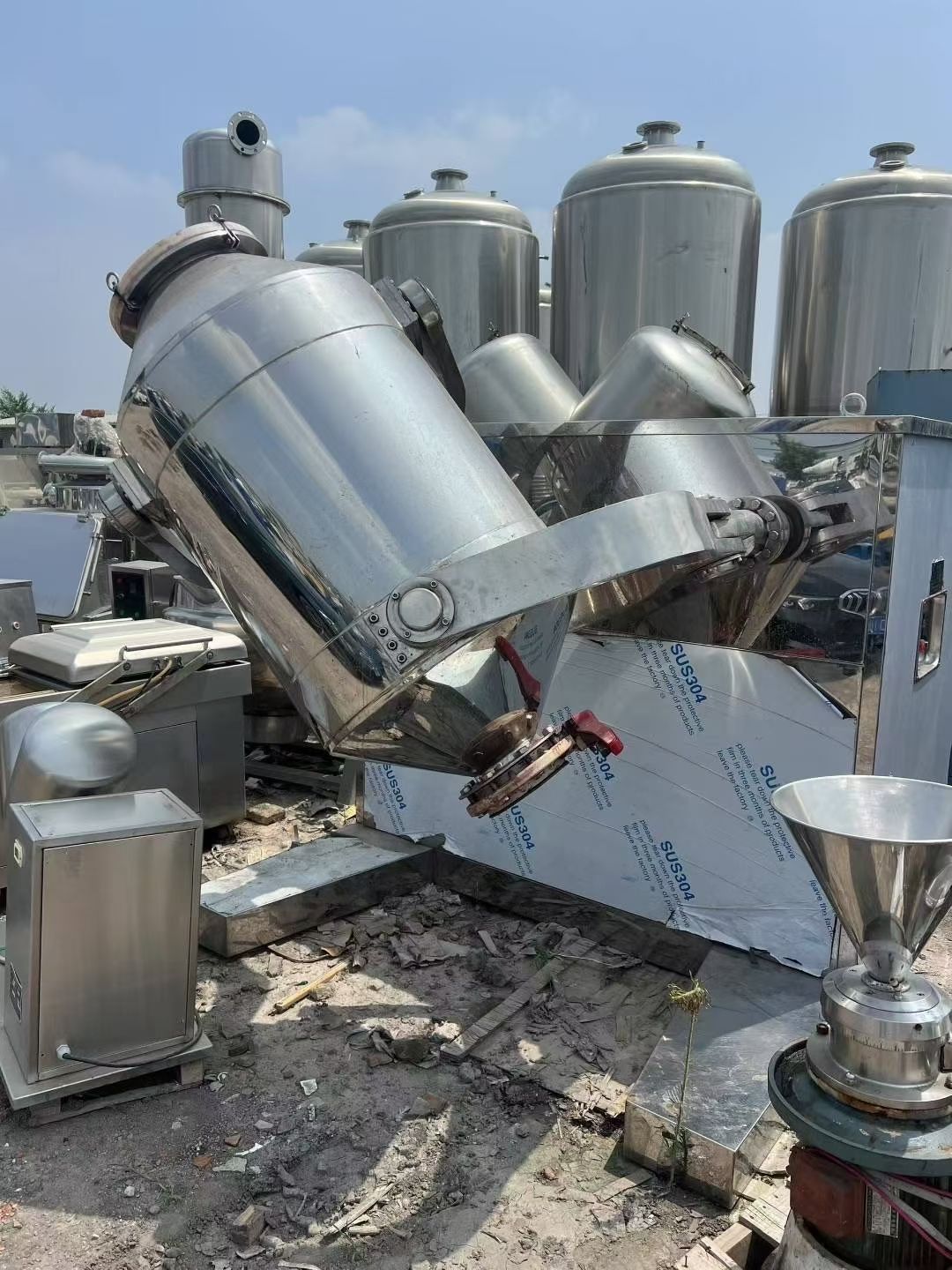 转让二手三维混合机 一台容积600升变频调速三维运动混合机