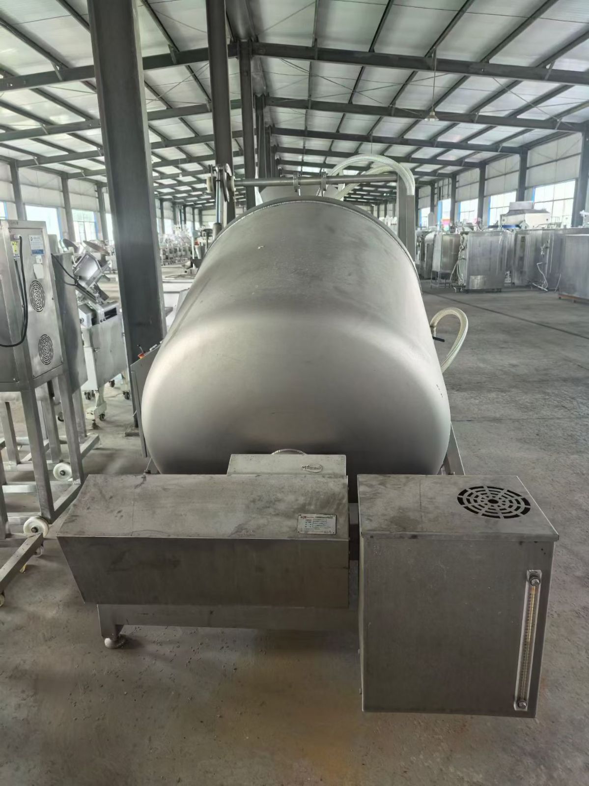 转让二手真空滚揉机 一台容积1700升液压自动上料真空滚揉机