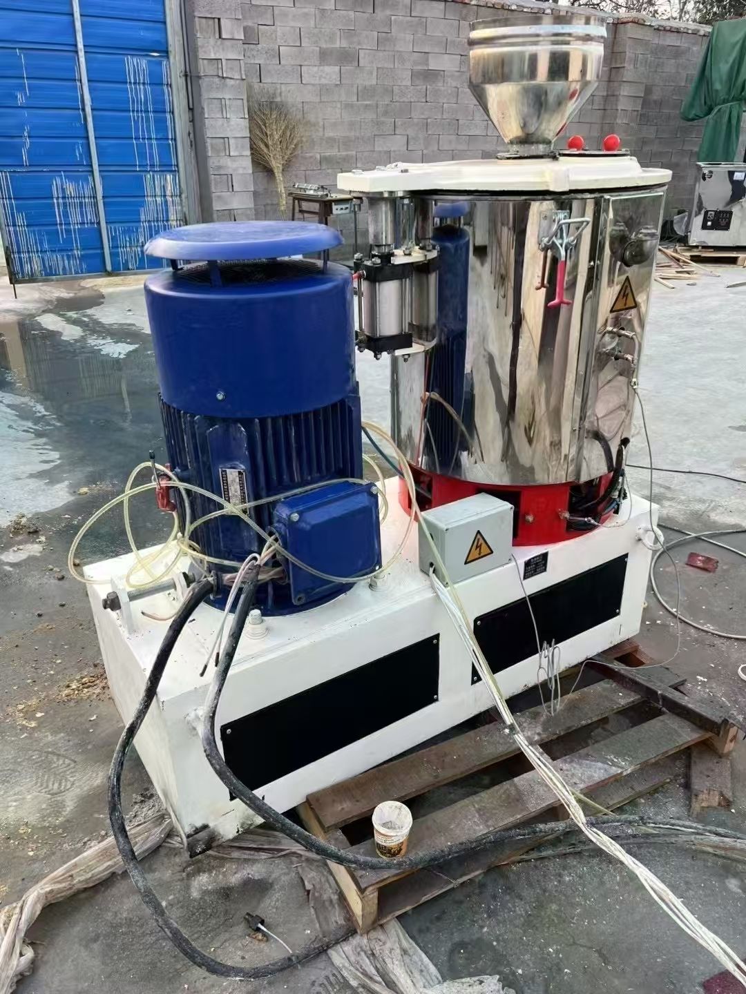 转让二手高速混合机 一台容积100L可控温电加热立式高速混合机