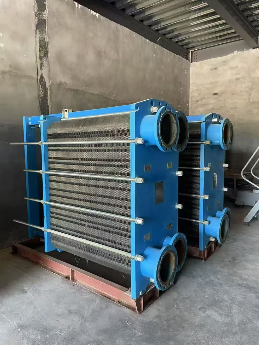 转让二手板式换热器 三台面积250平方北京阿玛西产不锈钢板式换热器