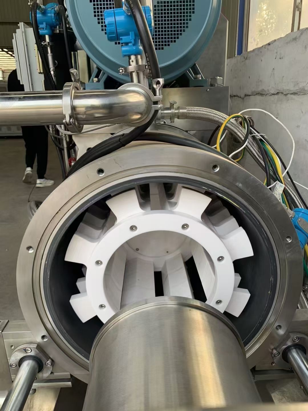 转让二手卧式砂磨机 两台容积60L东莞琅菱产卧式陶瓷纳米砂磨机