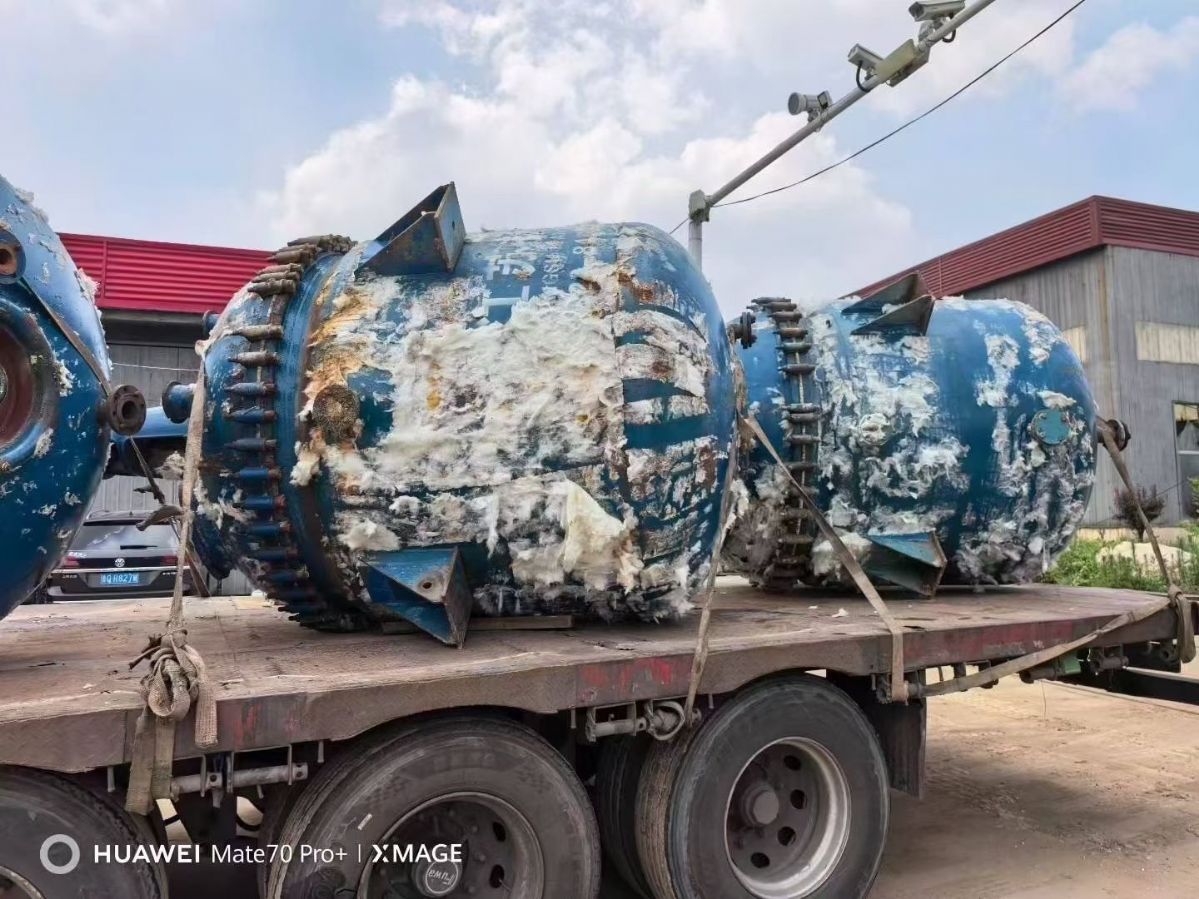 转让二手搪瓷反应釜 容积2000升-3000升江苏杨阳产带手续搪瓷反应